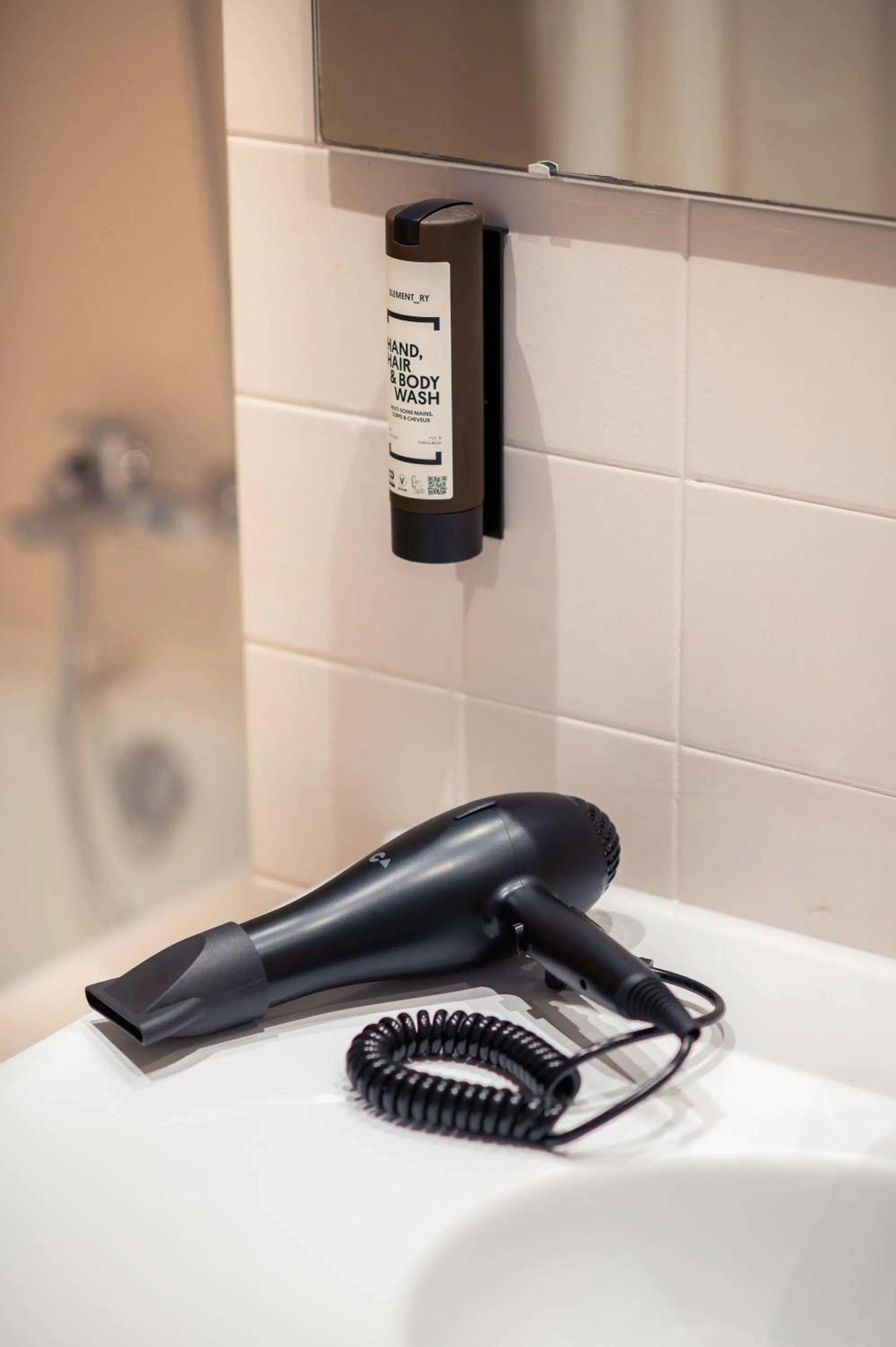 hair dryier in Hotel Queen Anne