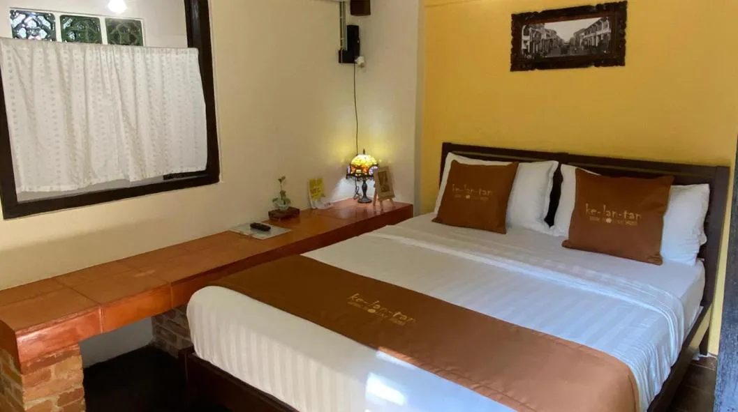 Bedroom, Bed in ke-lan-tan House