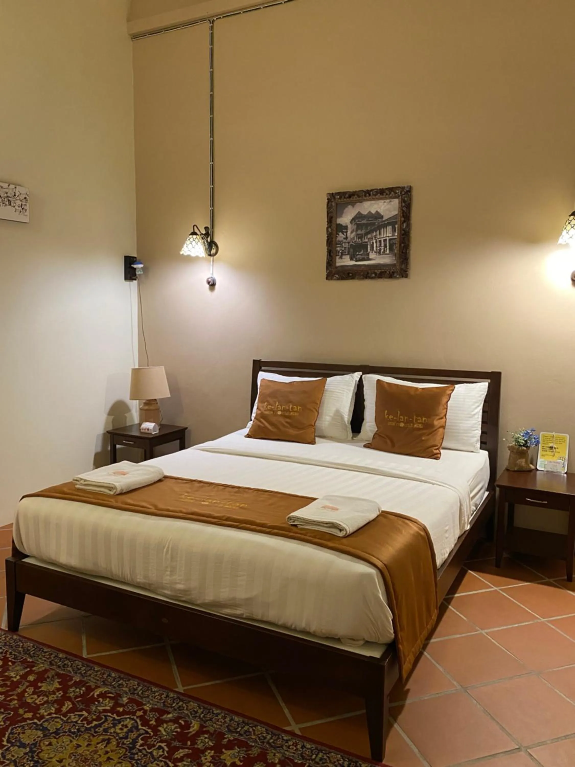 Photo of the whole room, Bed in ke-lan-tan House