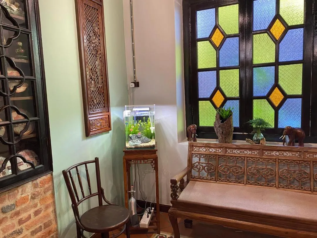 Seating area in ke-lan-tan House