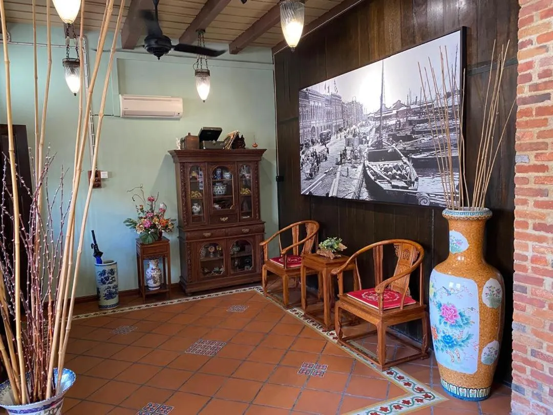 Seating area in ke-lan-tan House