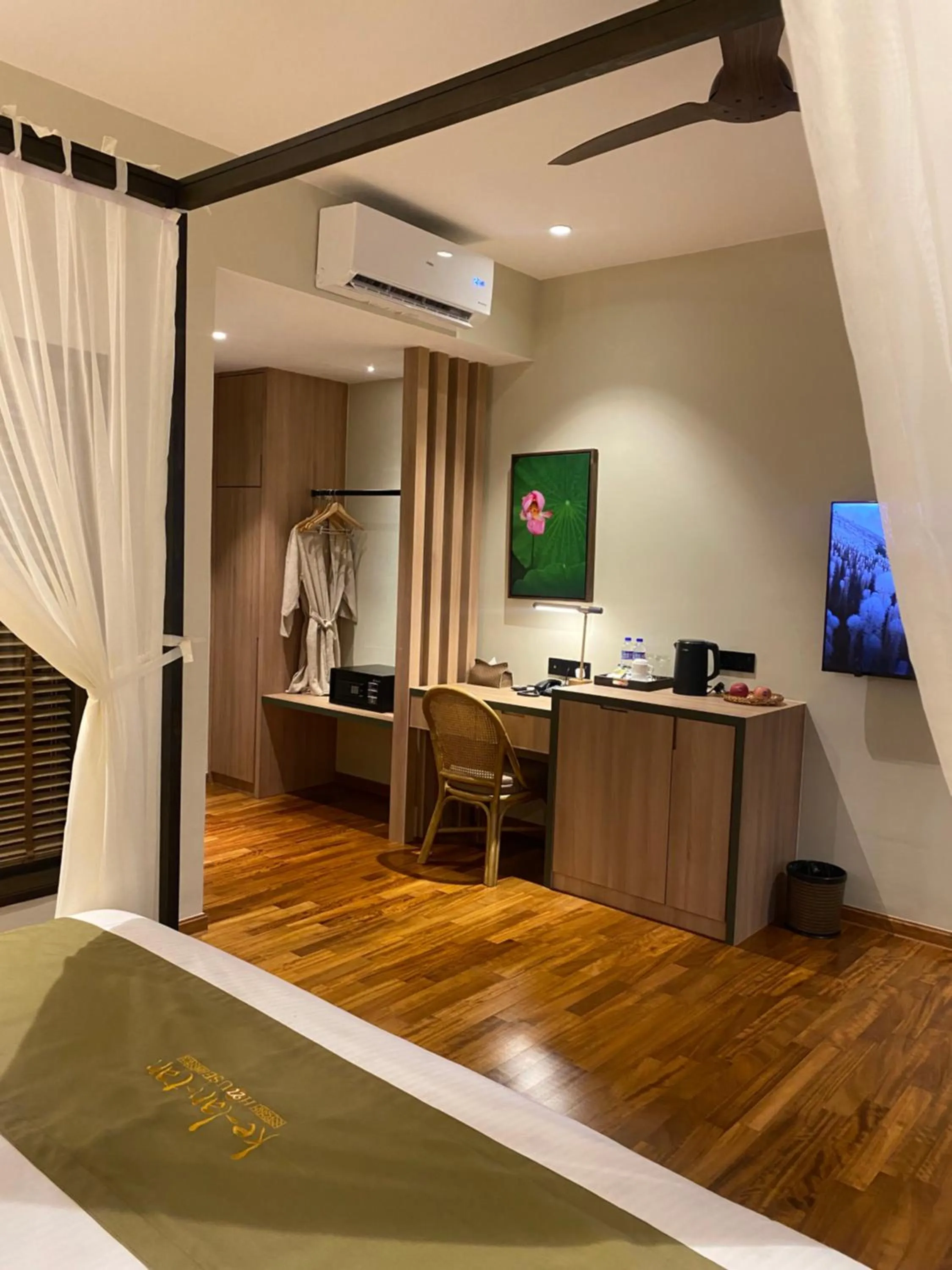 Decorative detail in ke-lan-tan House