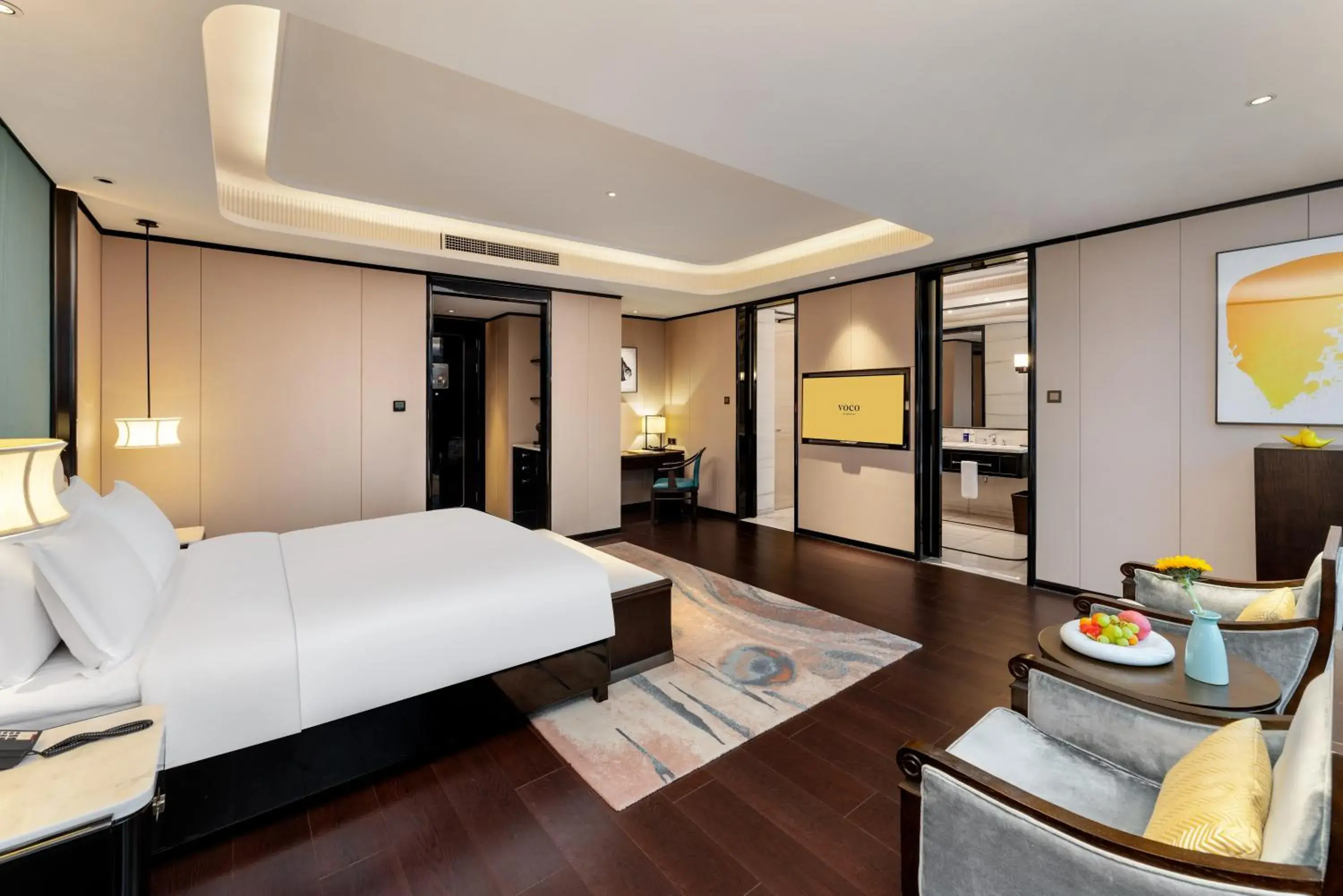 Grand King Room with City View in voco - Hangzhou Binjiang Minghao by IHG Grand King Room with City View in voco - Hangzhou Binjiang Minghao by IHG