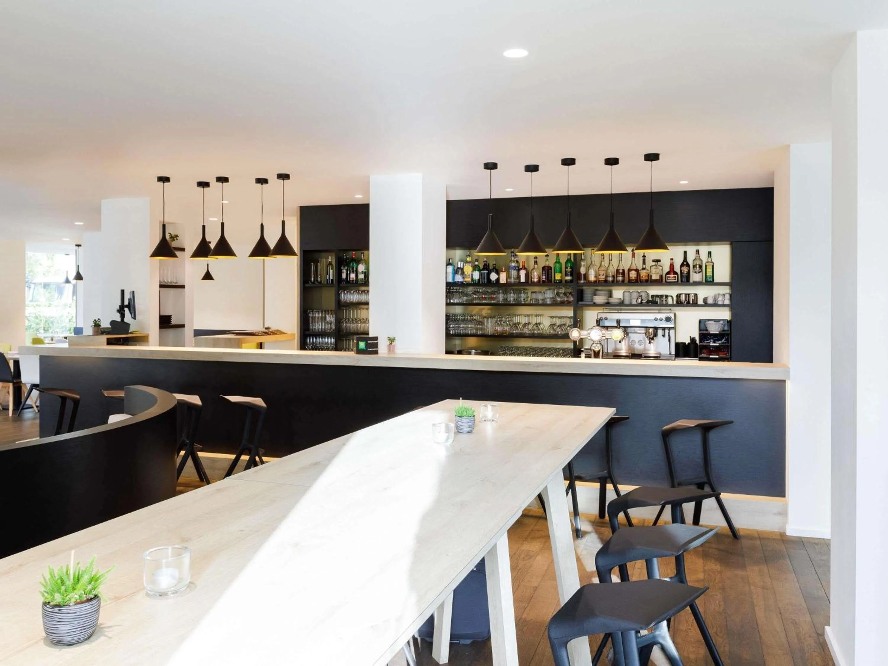 Lounge or bar in ibis Styles Kortrijk Expo
