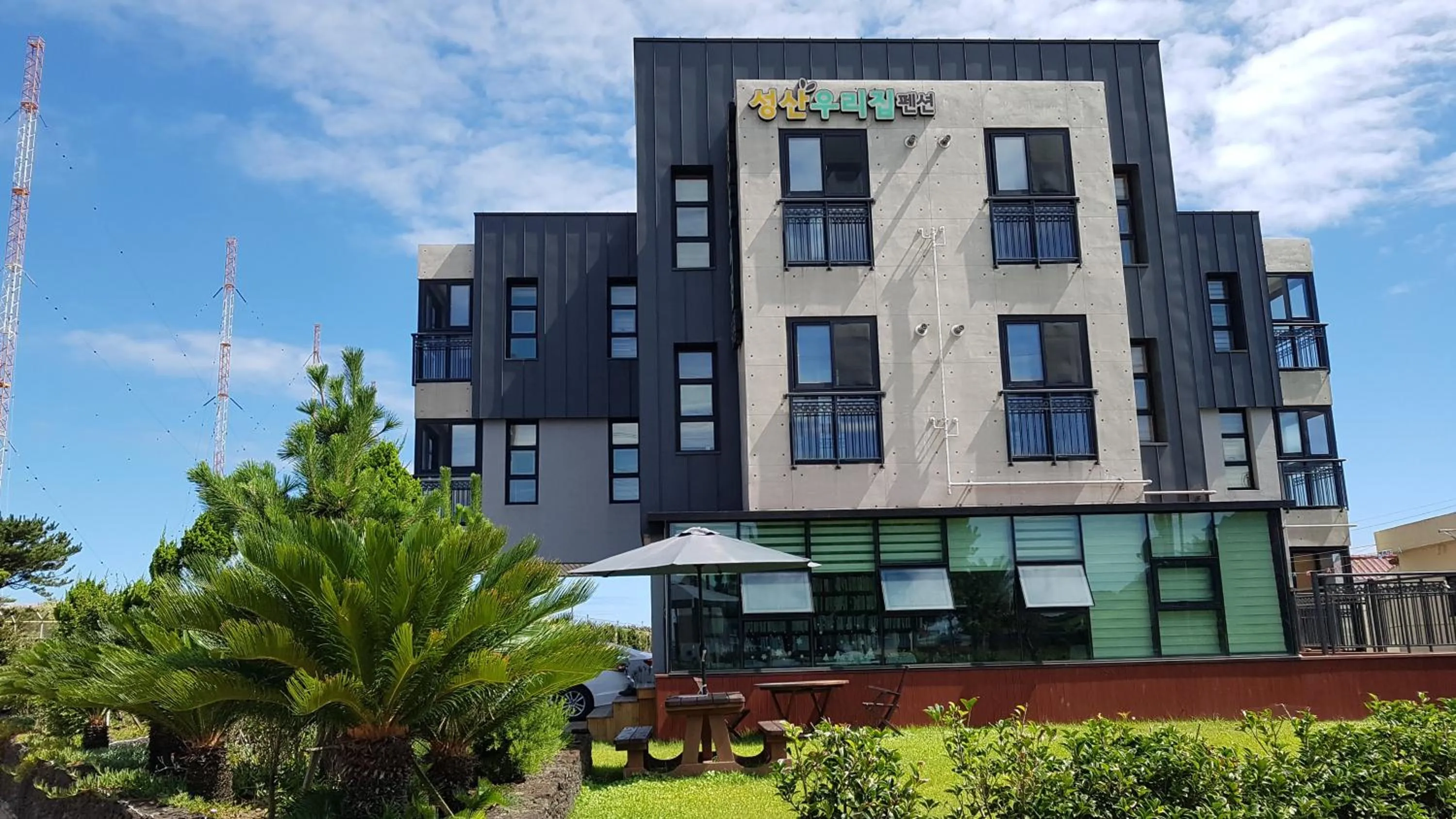 Property building in Sungsan Woori House Pension