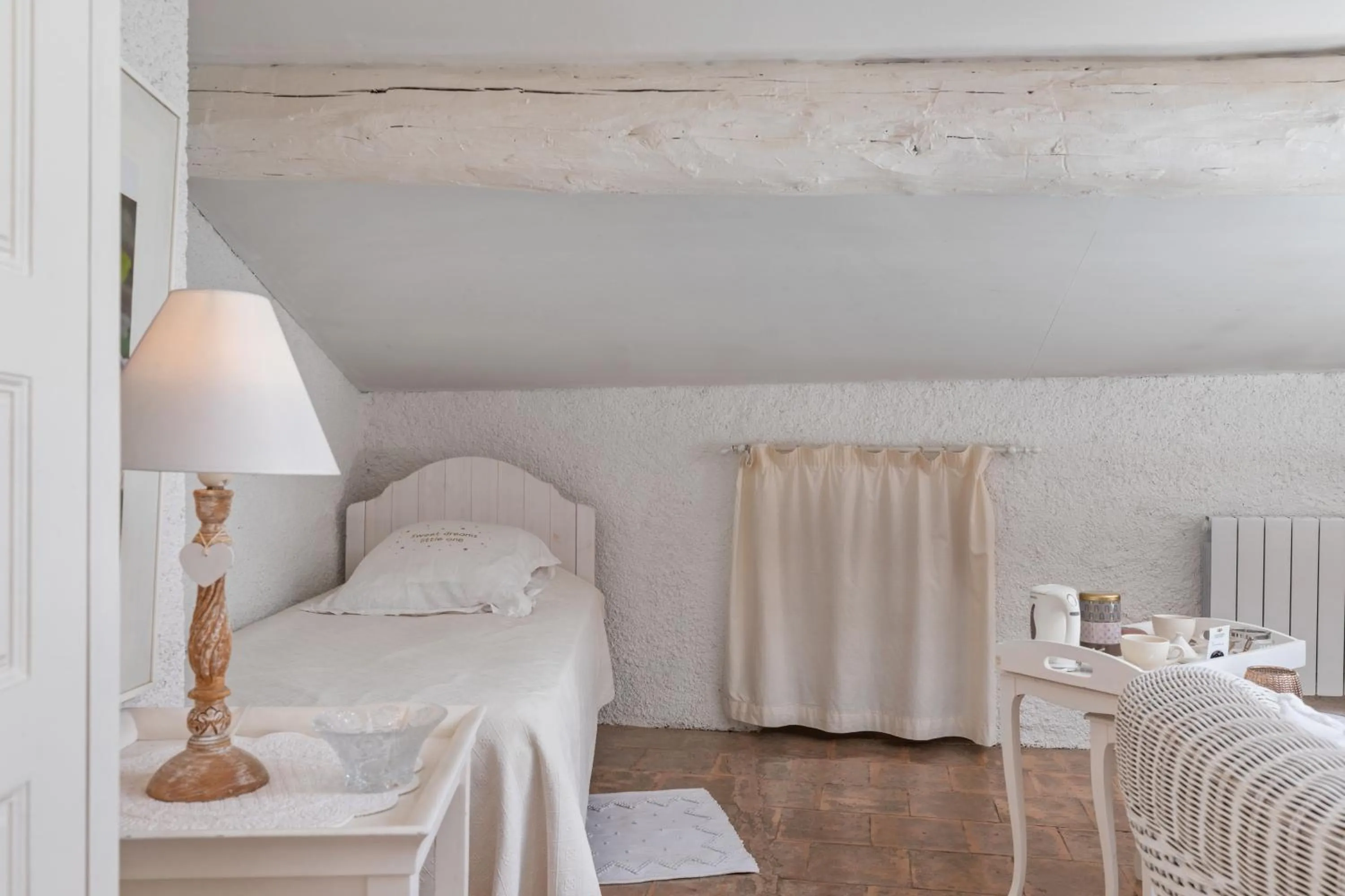 Bed in L'ORANGERIE Chambres d'hotes de charme