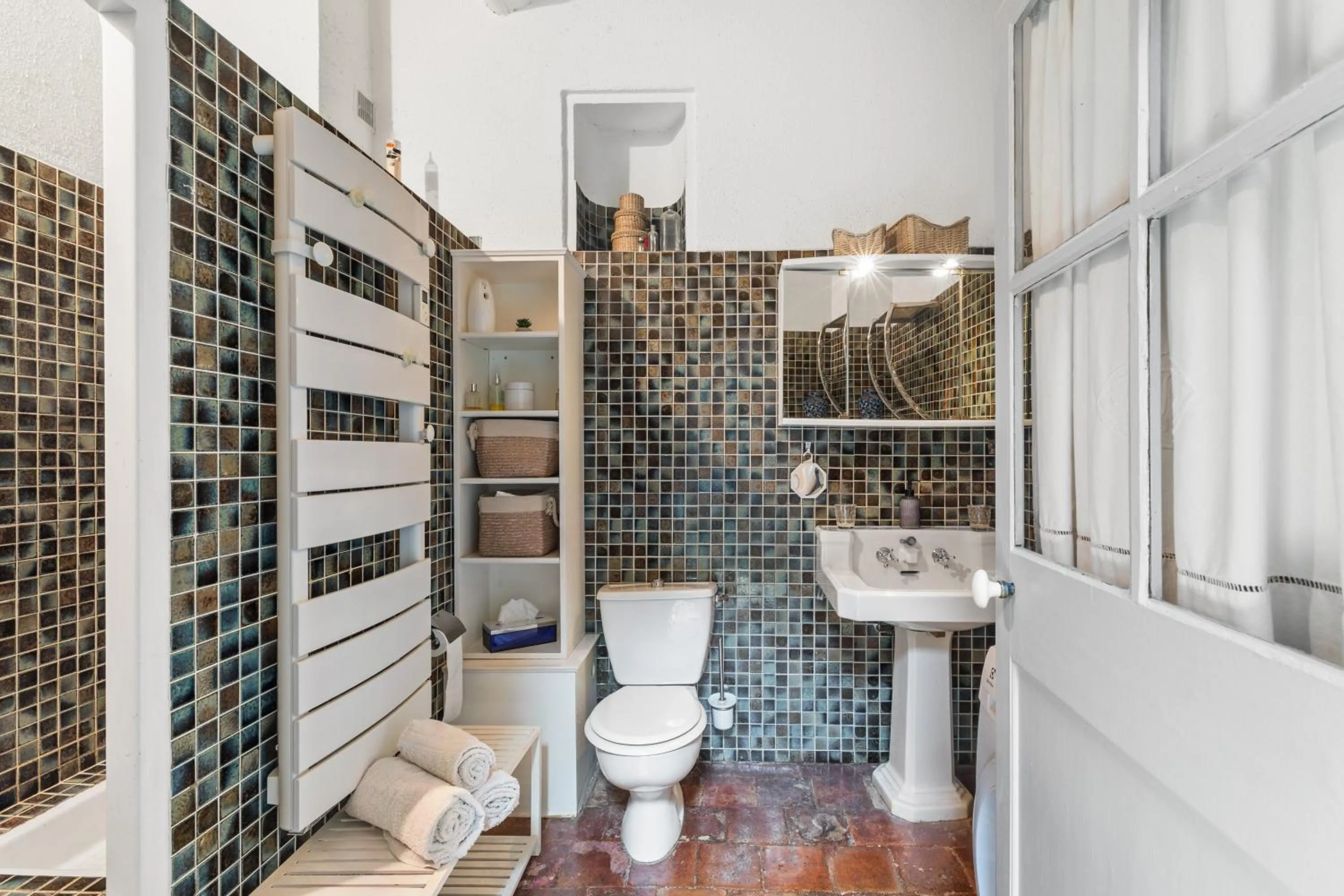 Toilet in L'ORANGERIE Chambres d'hotes de charme