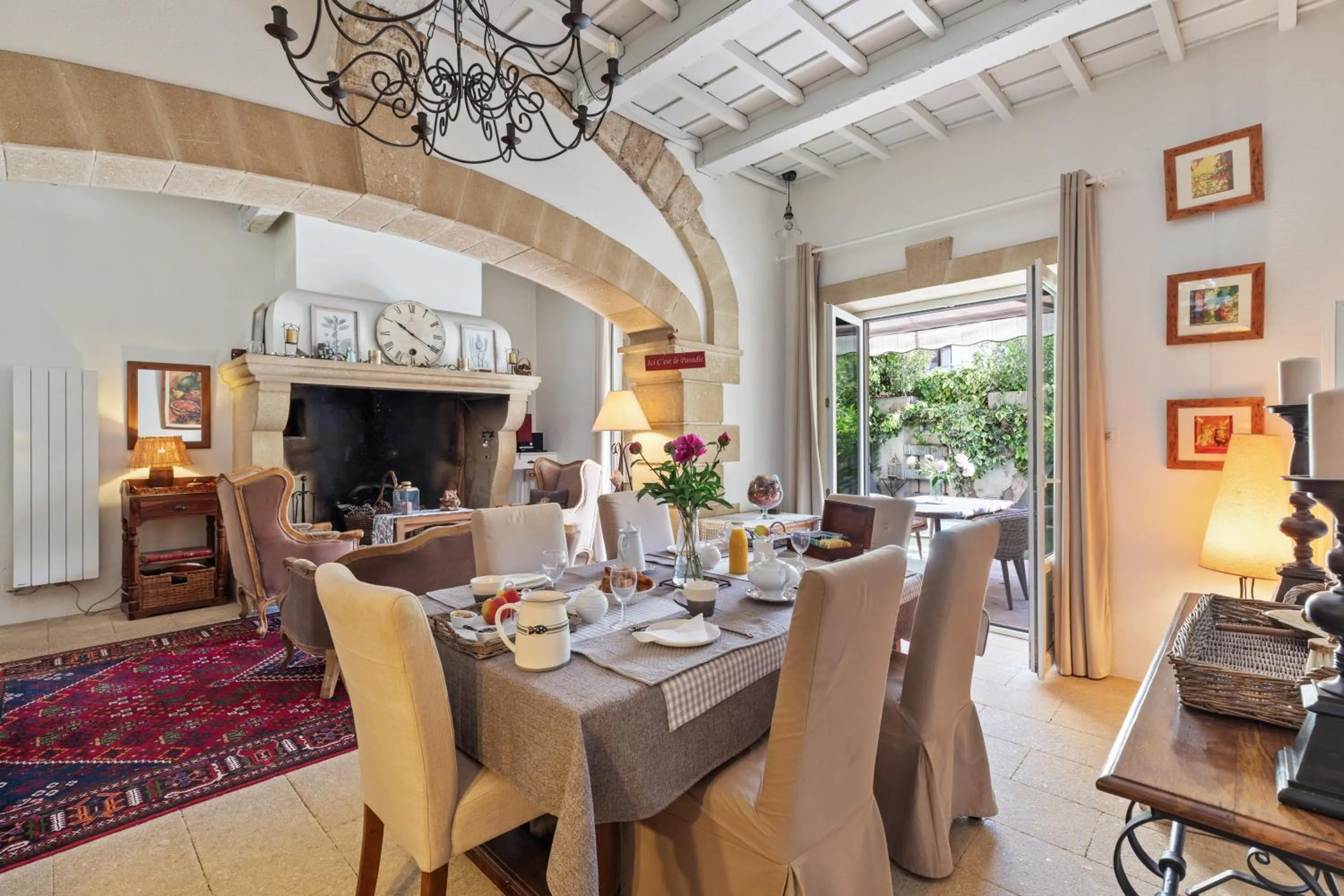 Dining area in L'ORANGERIE Chambres d'hotes de charme