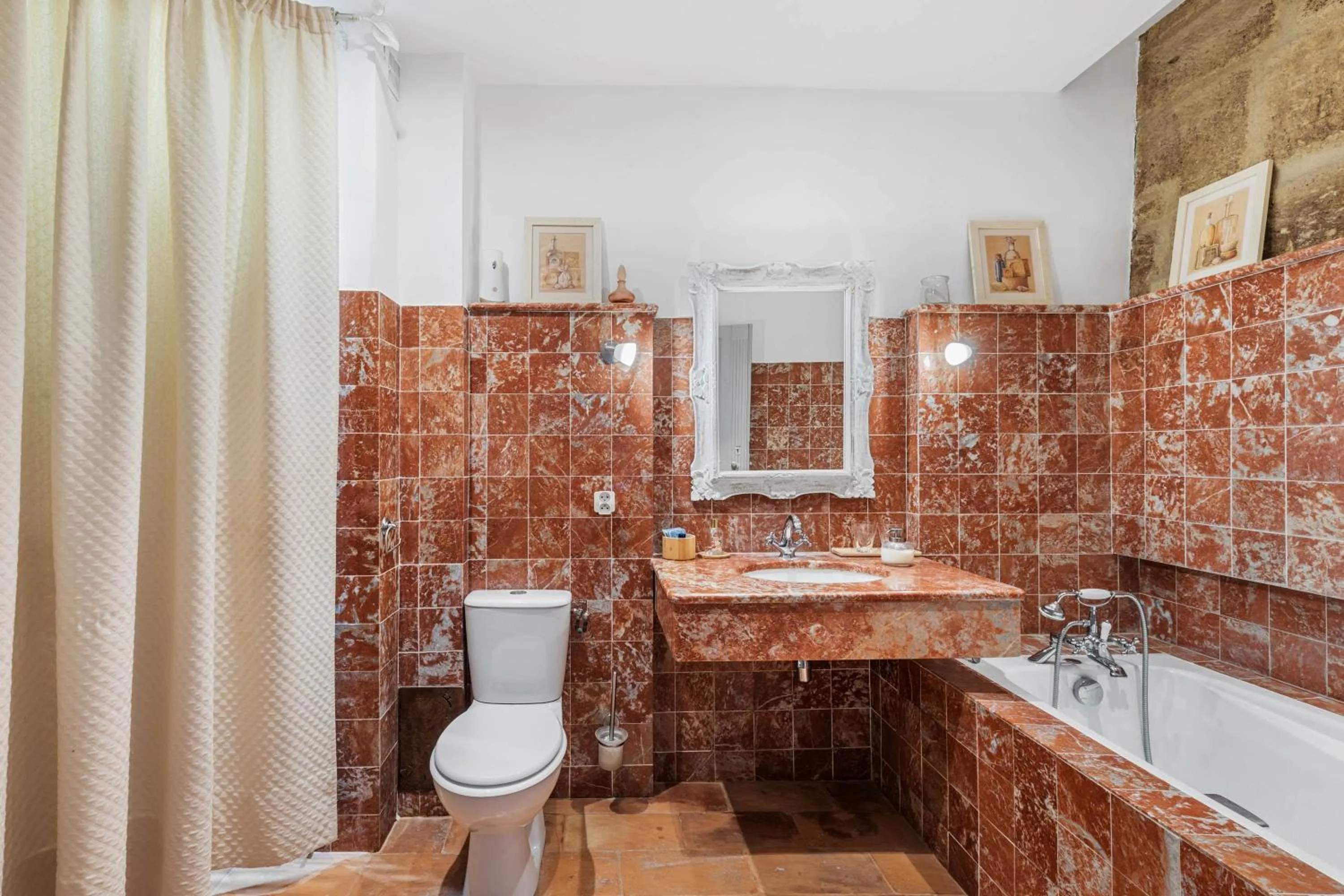 Bathroom in L'ORANGERIE Chambres d'hotes de charme