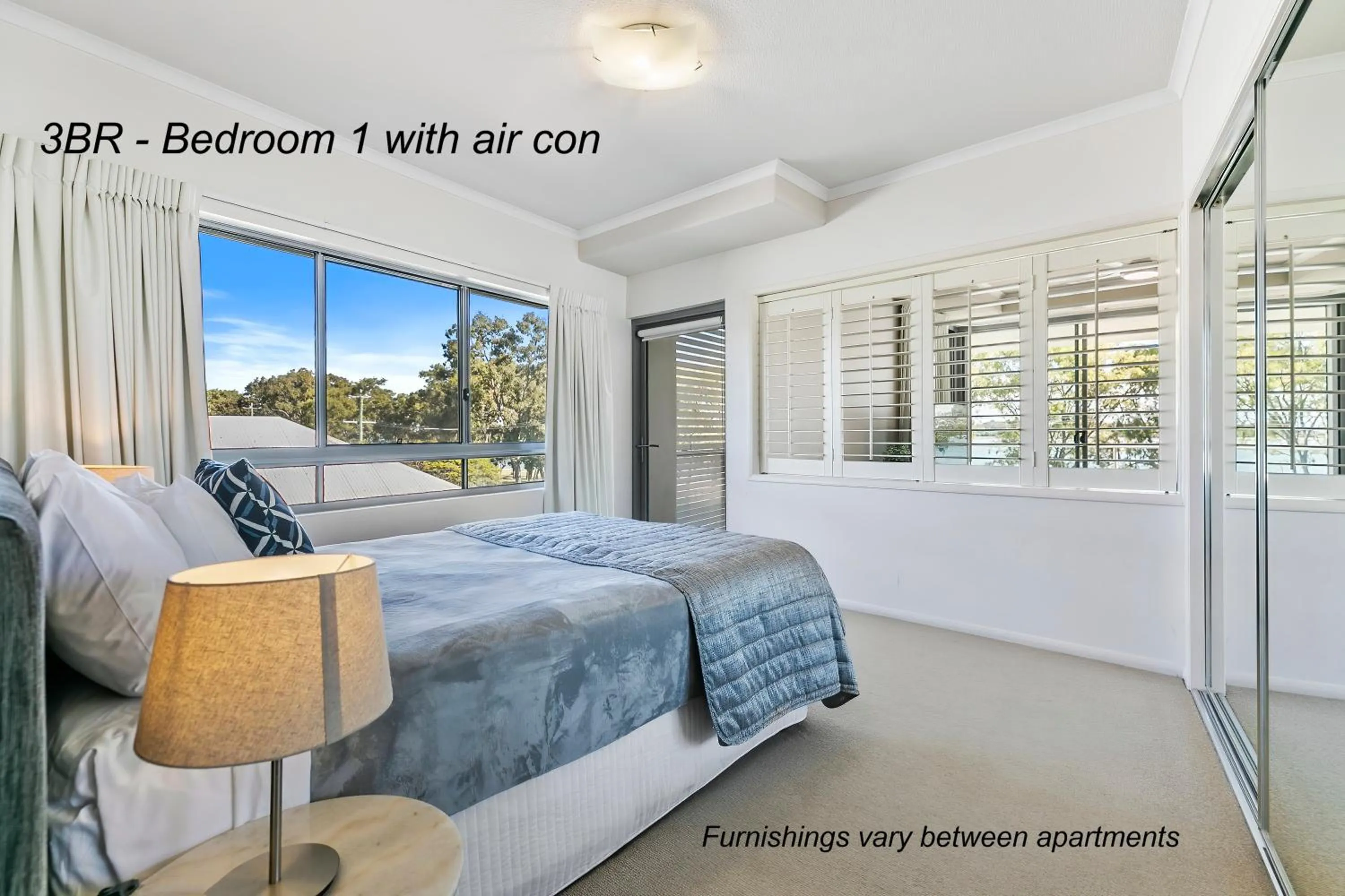 Bedroom, Bed in On the Bay Apartments