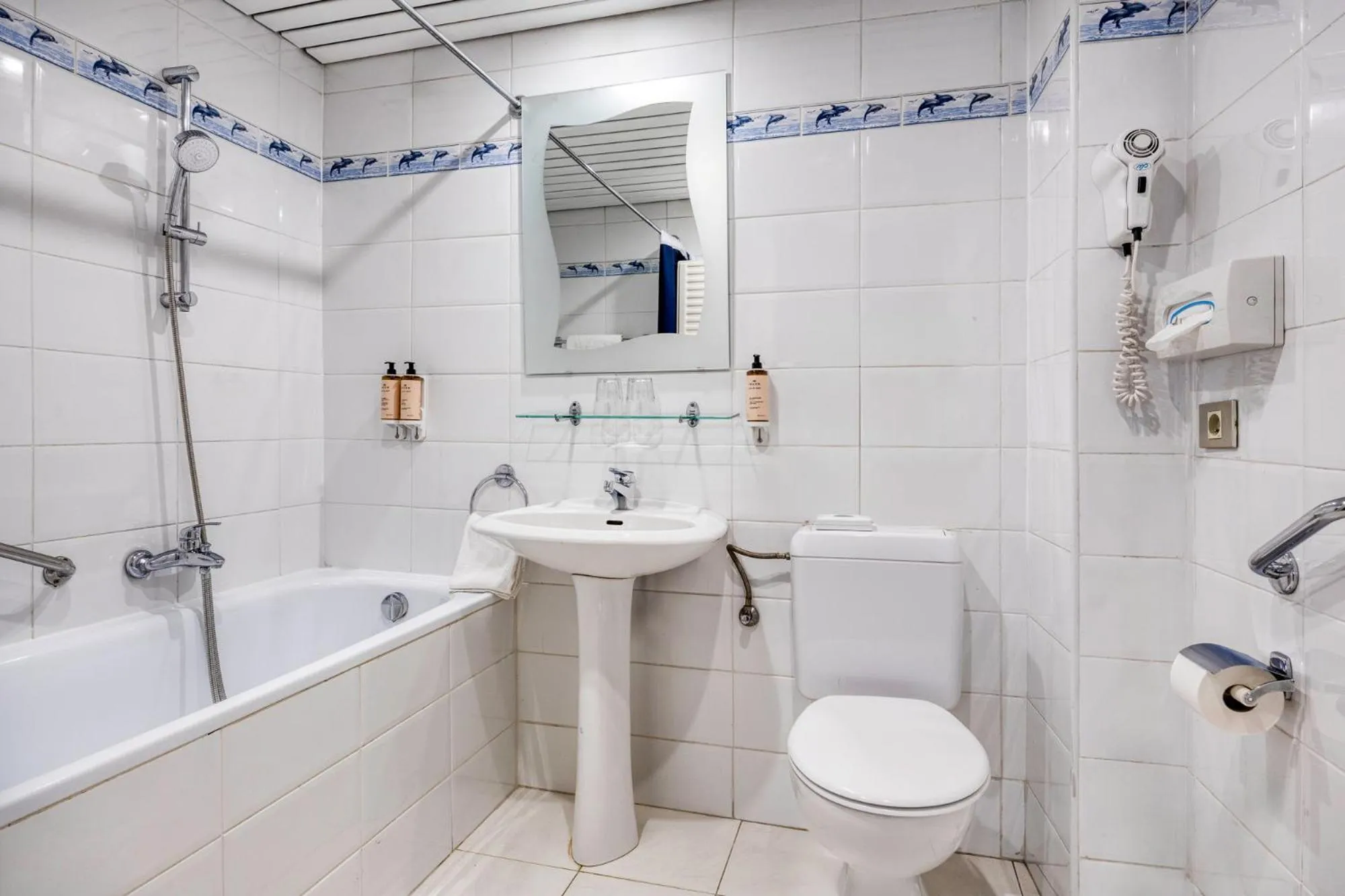 Shower in First Euroflat Hotel