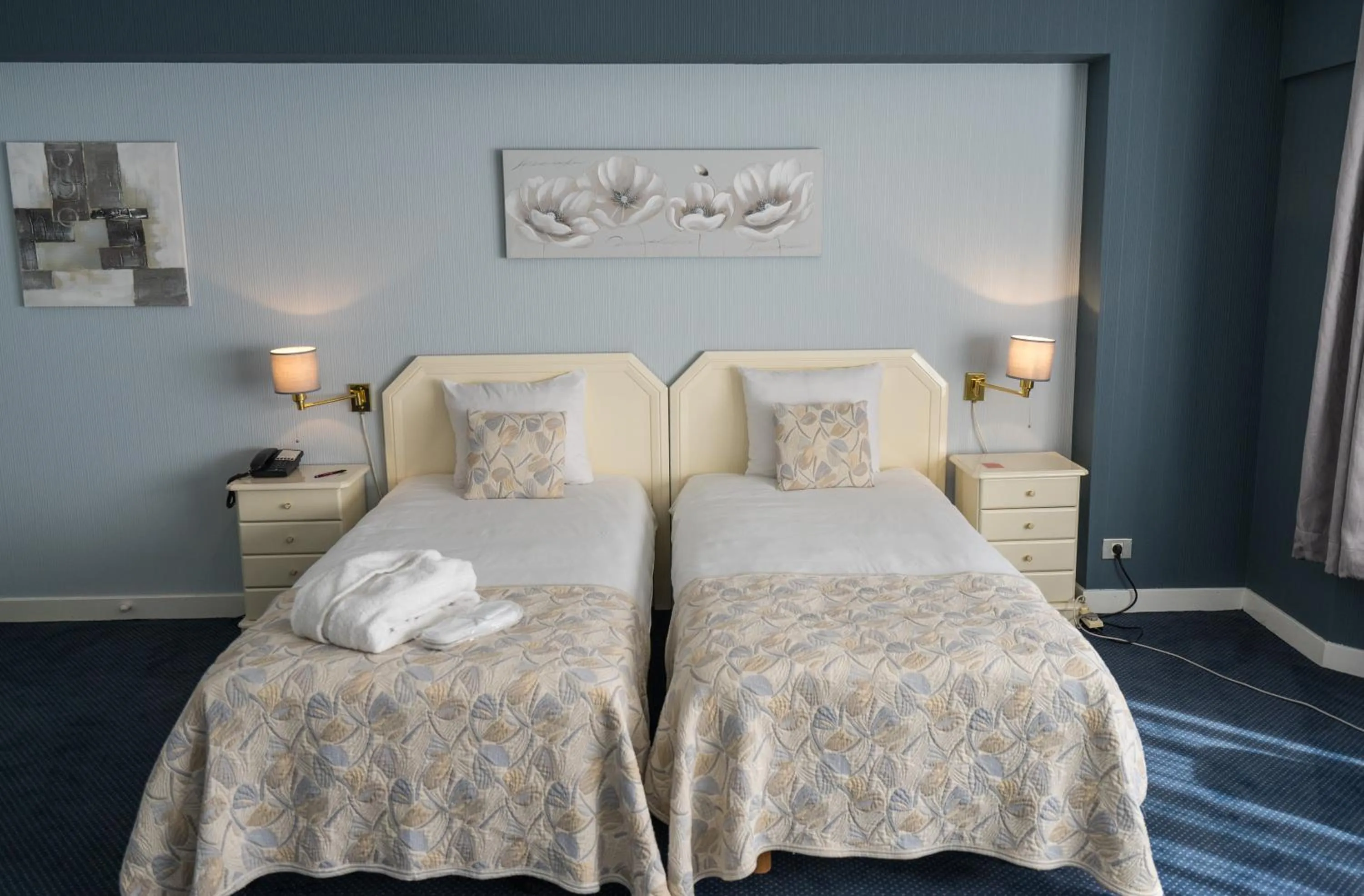 Bed in First Euroflat Hotel