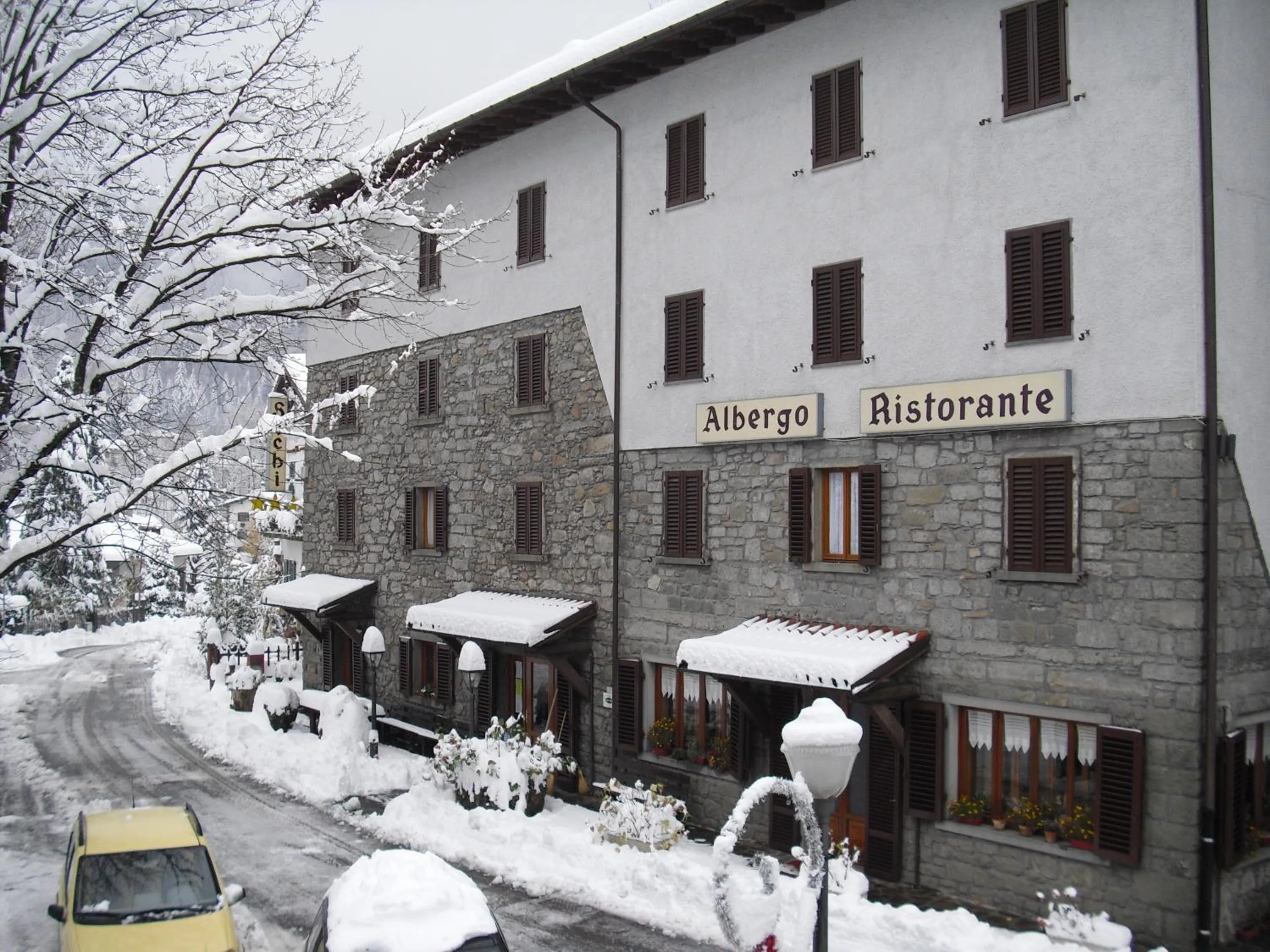 Property building in Albergo Sichi