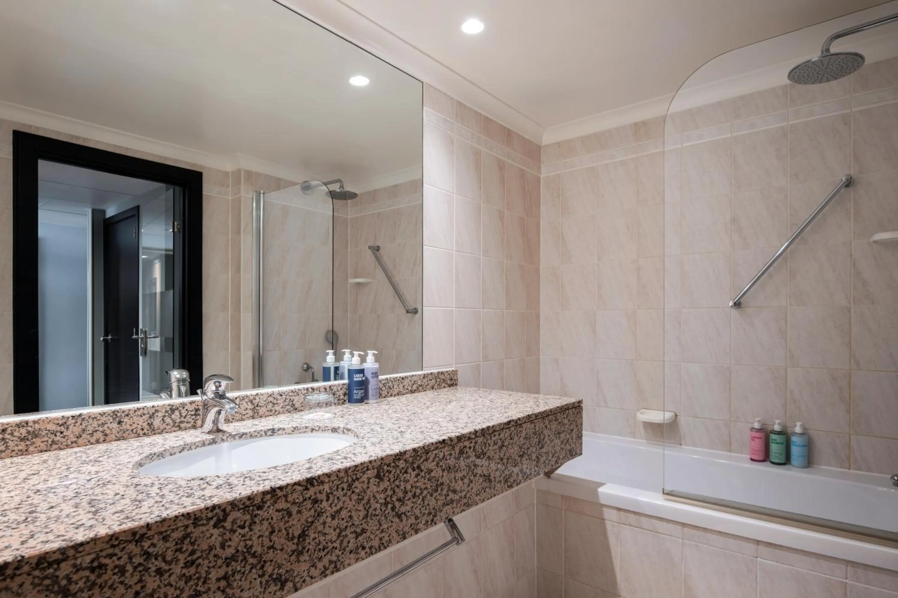 Toilet in Thon Hotel Bristol Stephanie