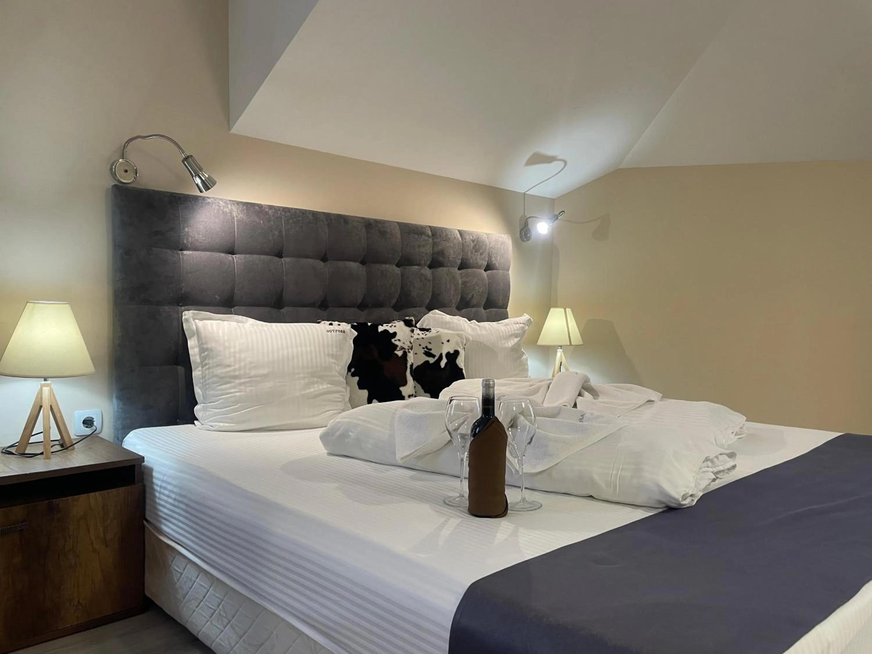 Bed in Hotel Ostrova