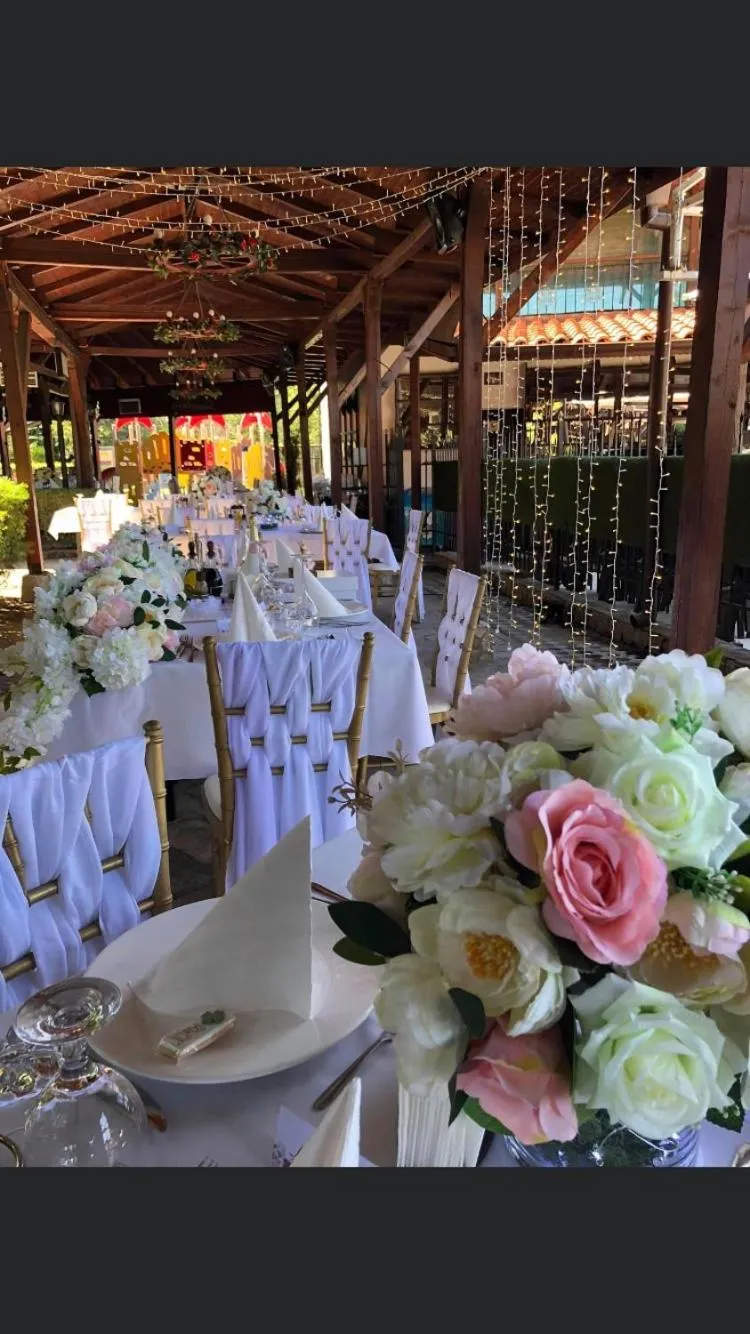 Restaurant/places to eat in Hotel Ostrova