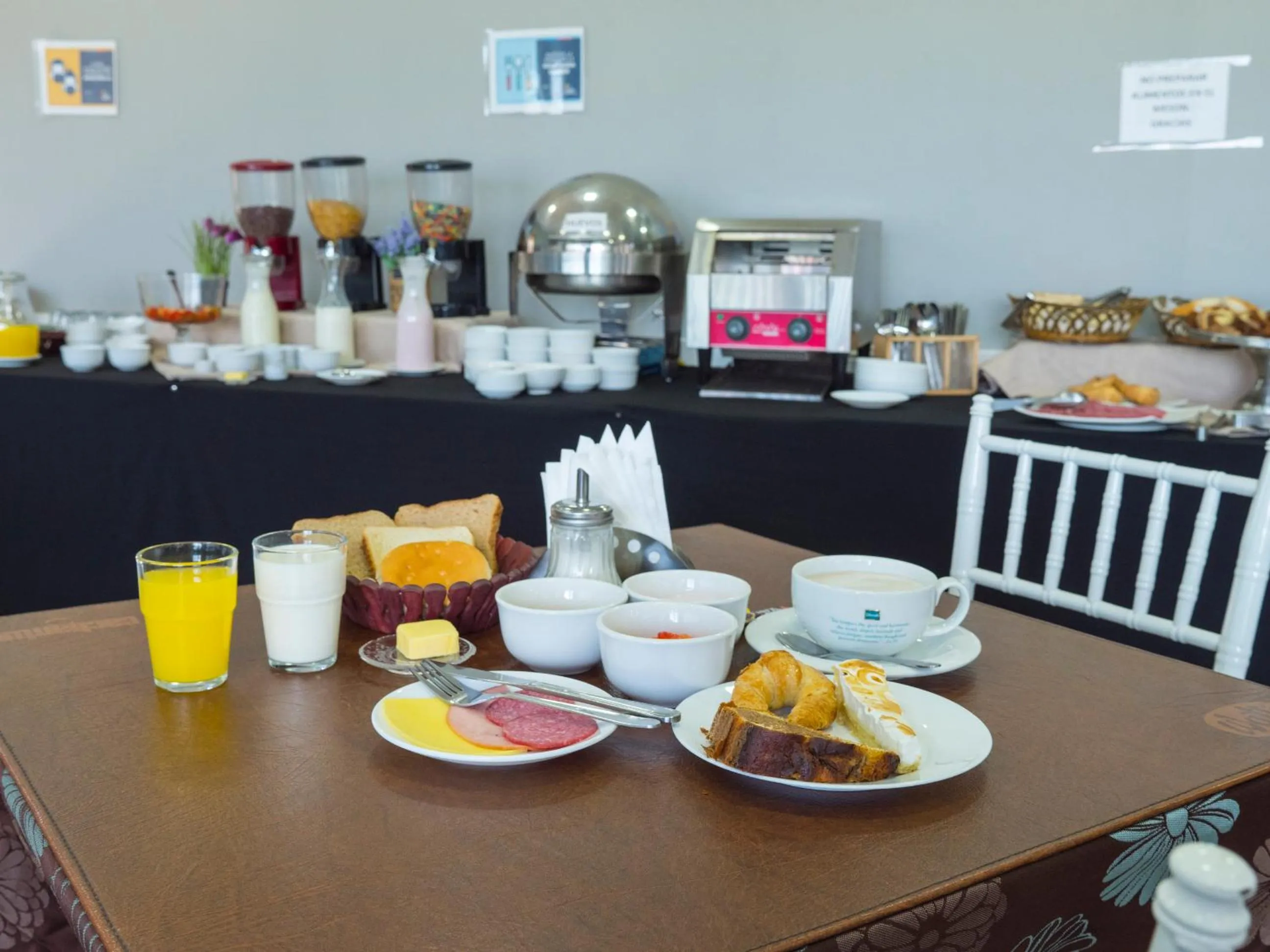 Breakfast in Hotel Econohotel