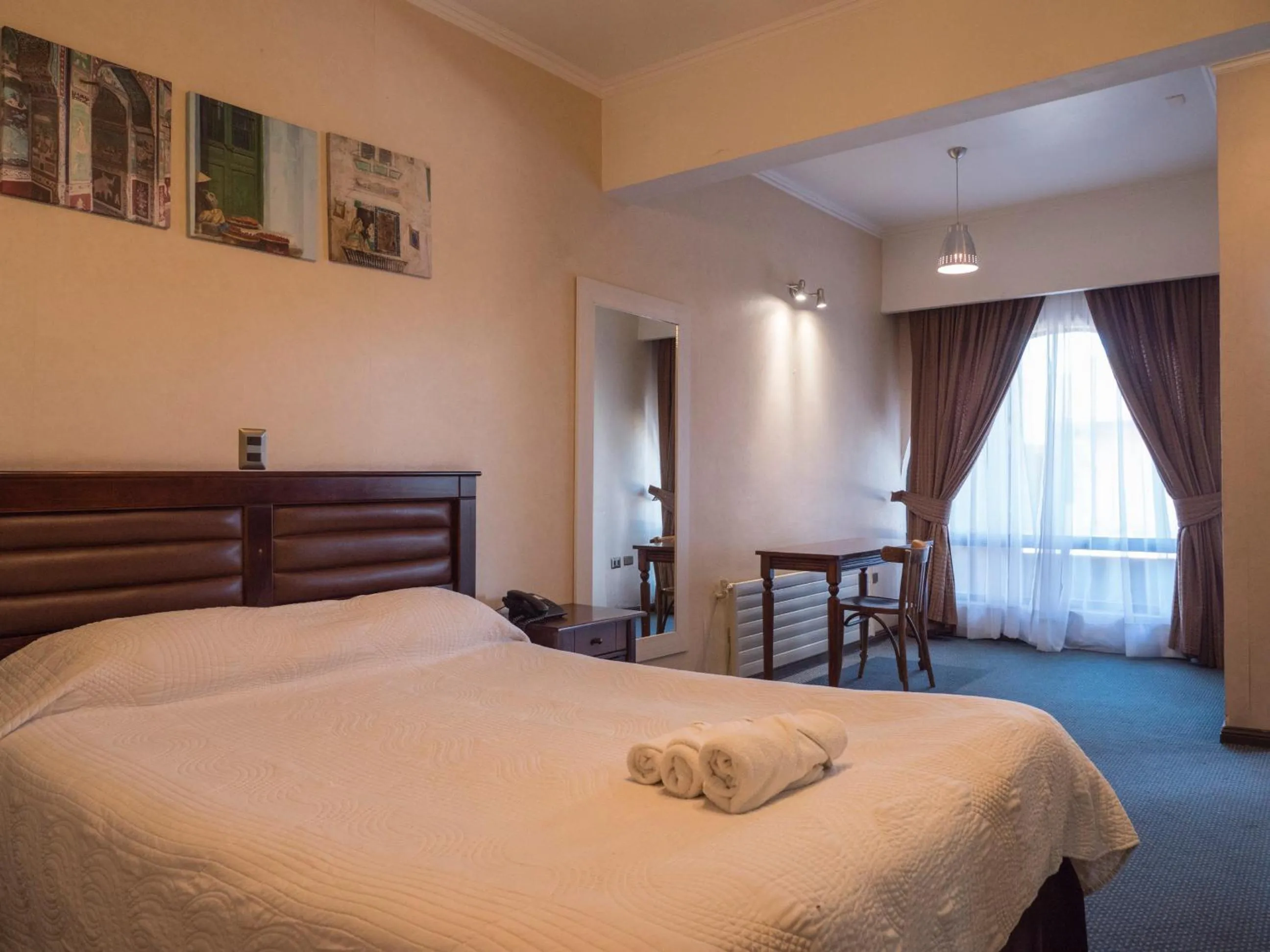 Bed in Hotel Econohotel