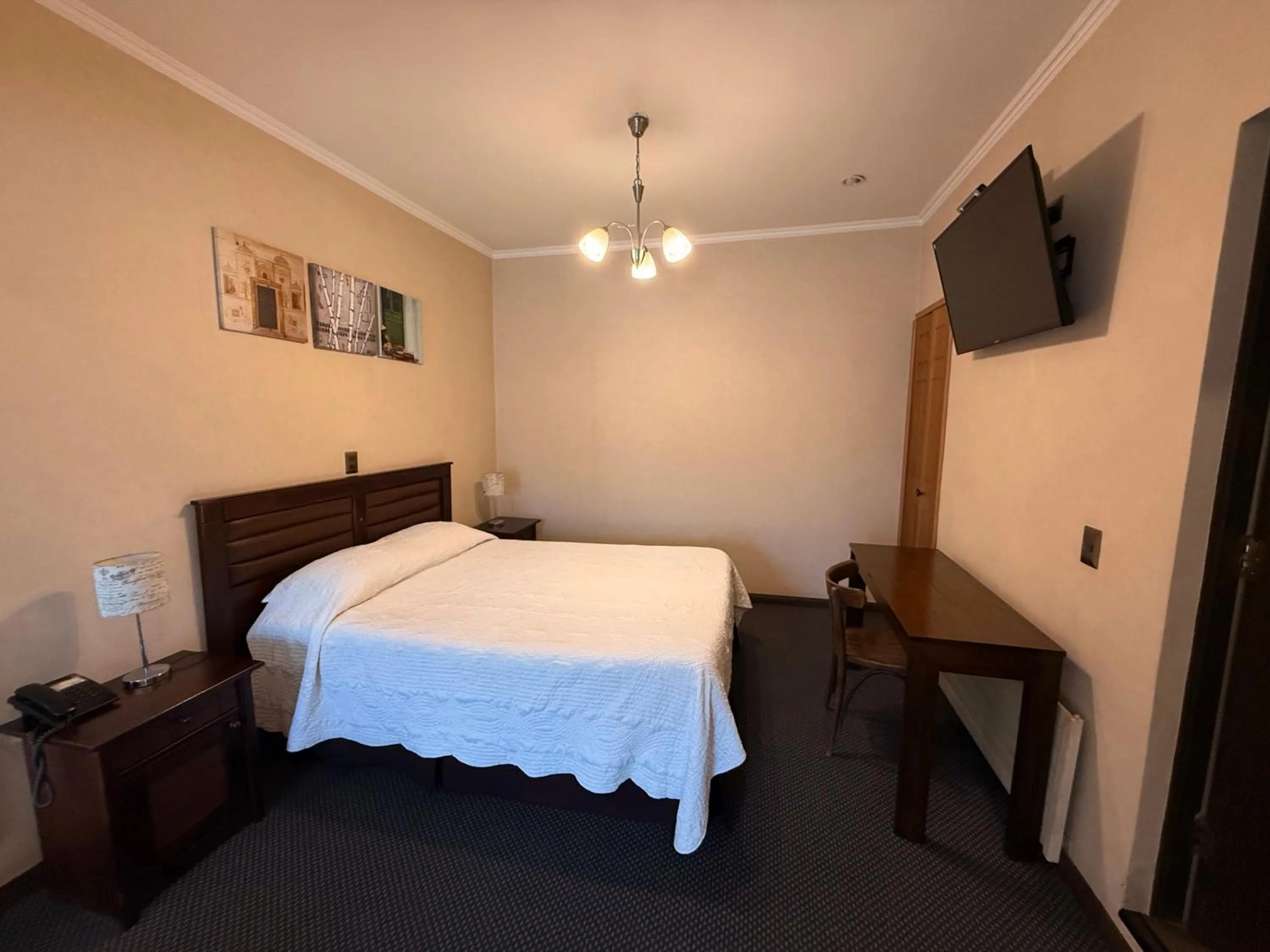 Bed in Hotel Econohotel