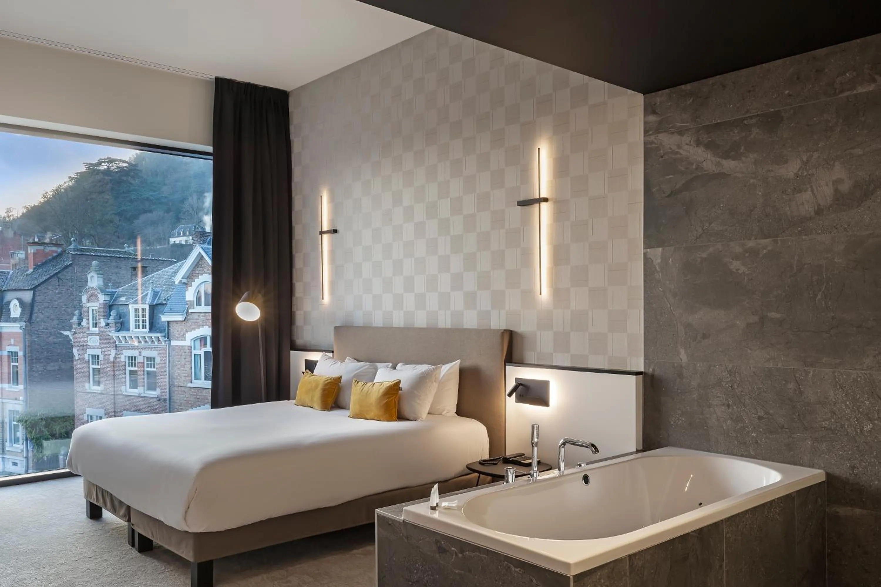 Bedroom, Bed in Mercure Namur Hotel