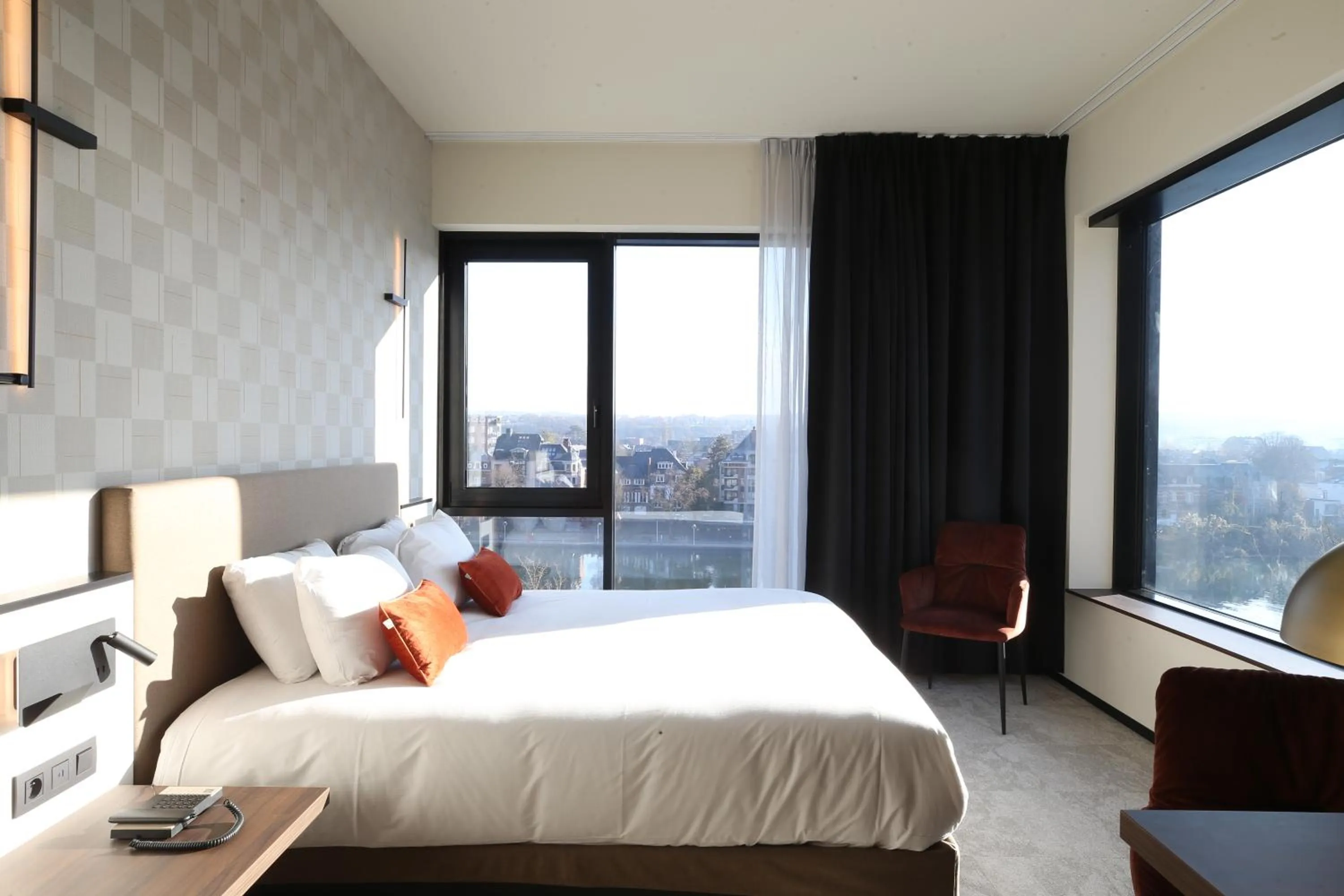 Bedroom, Bed in Mercure Namur Hotel