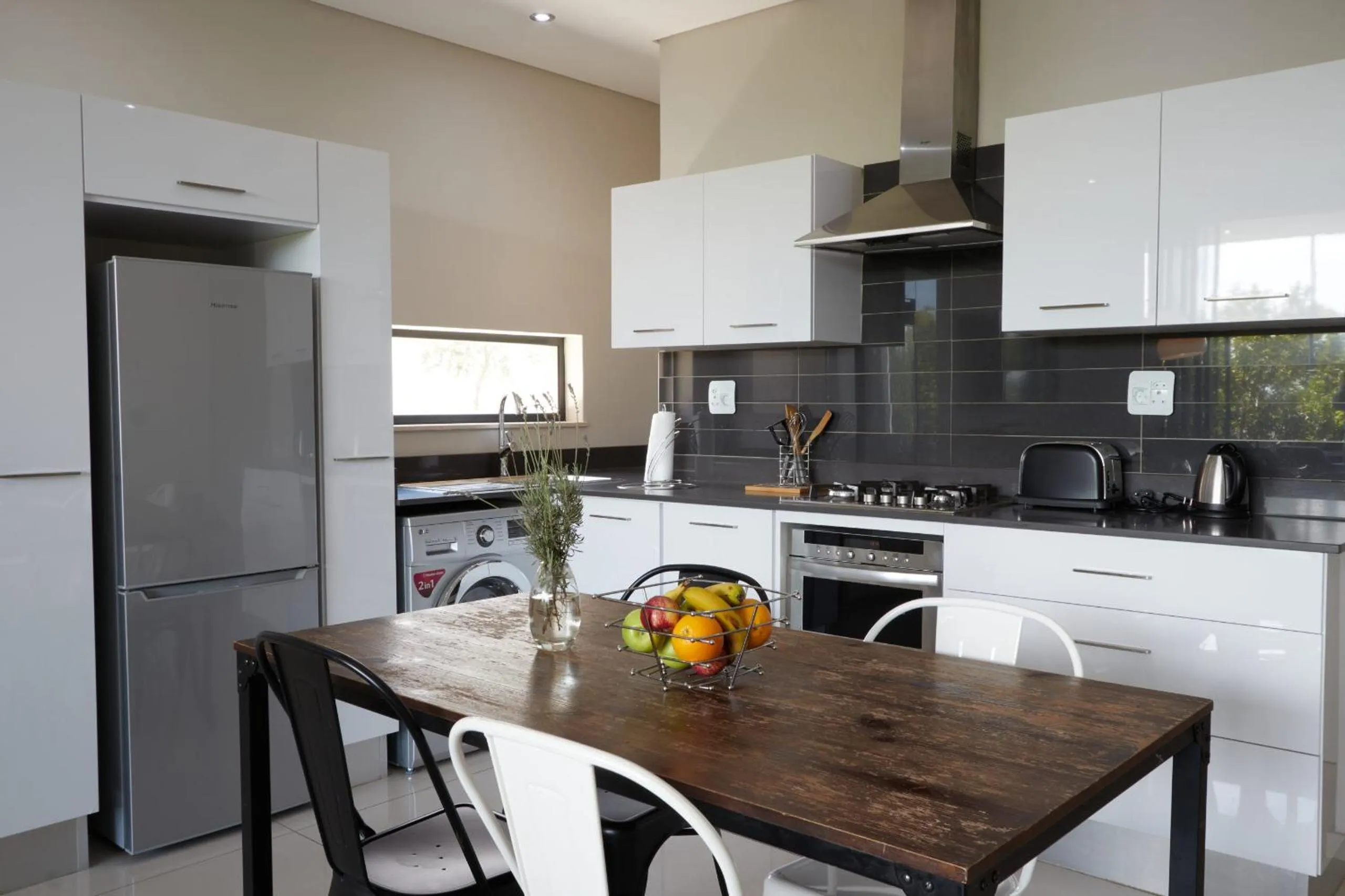 Kitchen or kitchenette in The Lakes Boutique Lodge