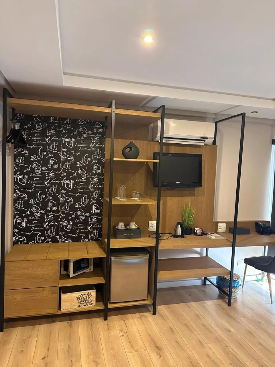 TV and multimedia in The Lakes Boutique Lodge