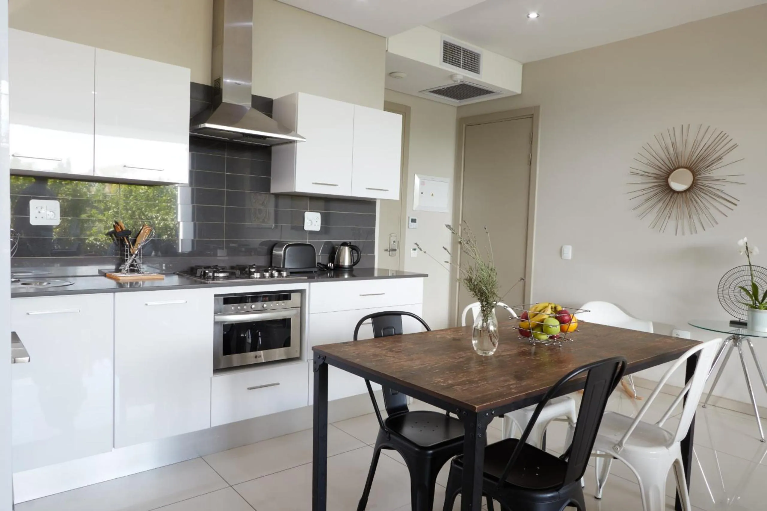 Kitchen or kitchenette in The Lakes Boutique Lodge
