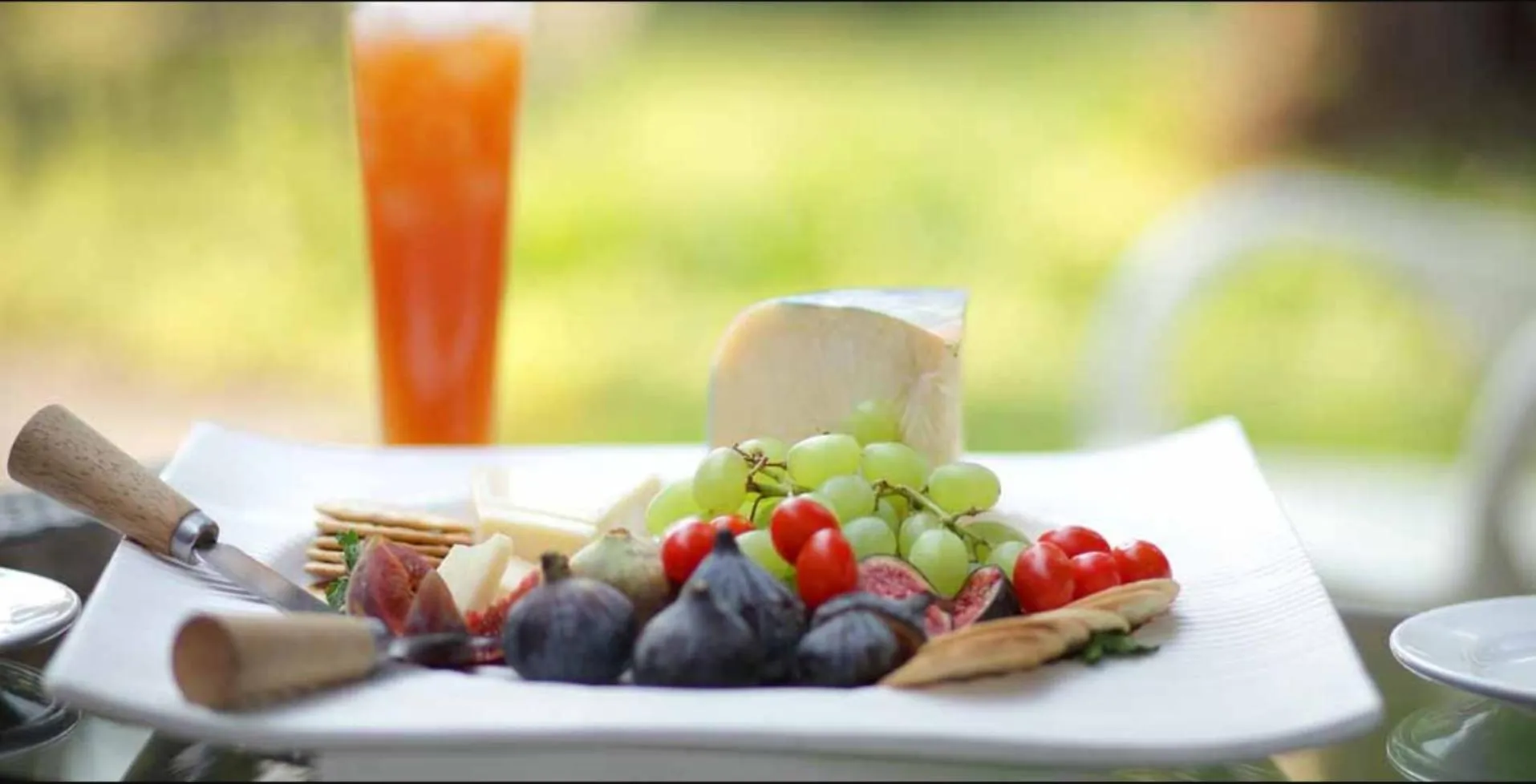 Food and drinks in The Lakes Boutique Lodge