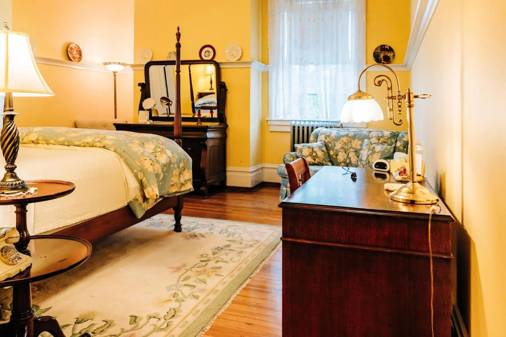 Bedroom, Bed in Mercersburg Inn