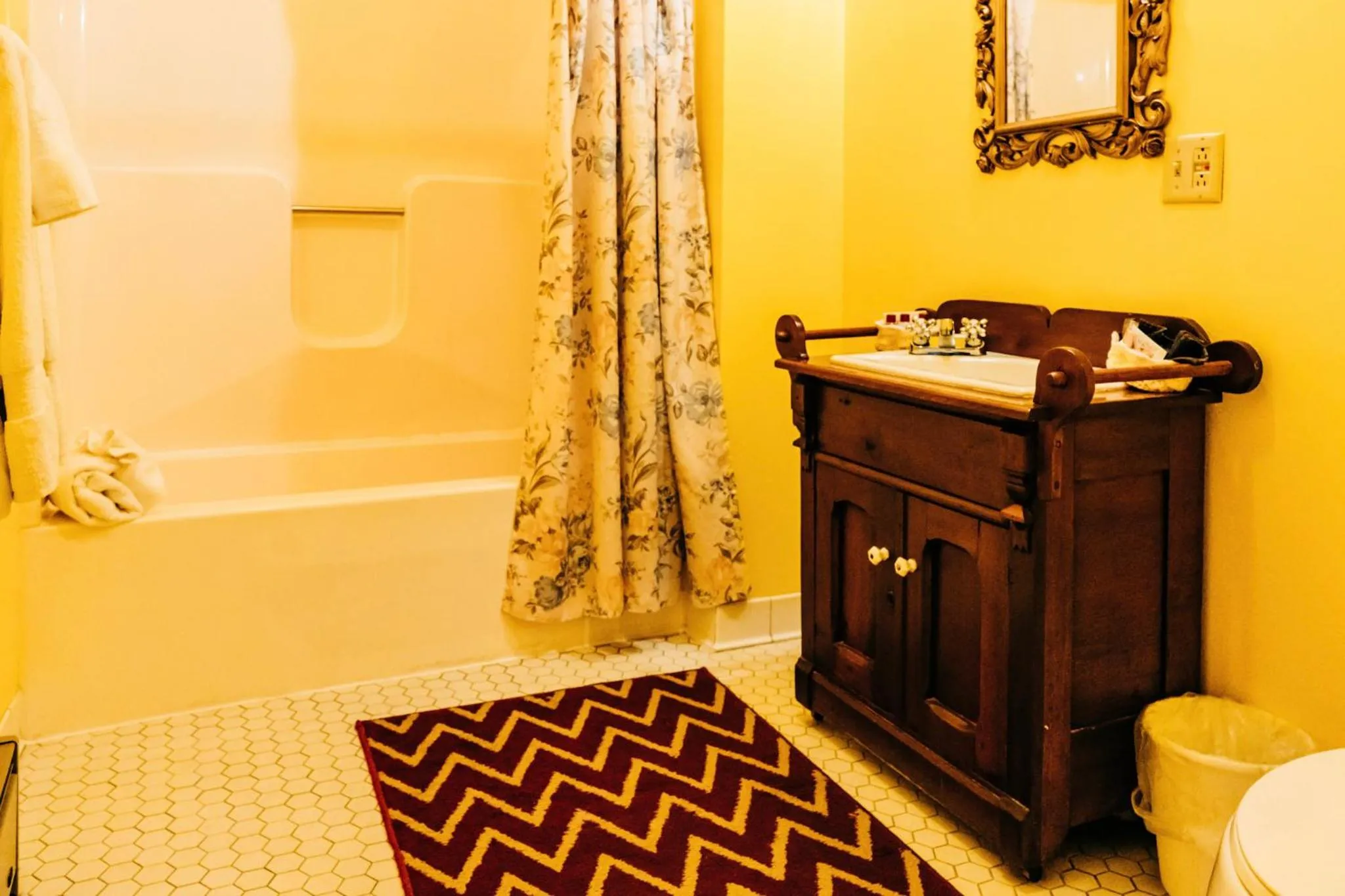 Bathroom in Mercersburg Inn