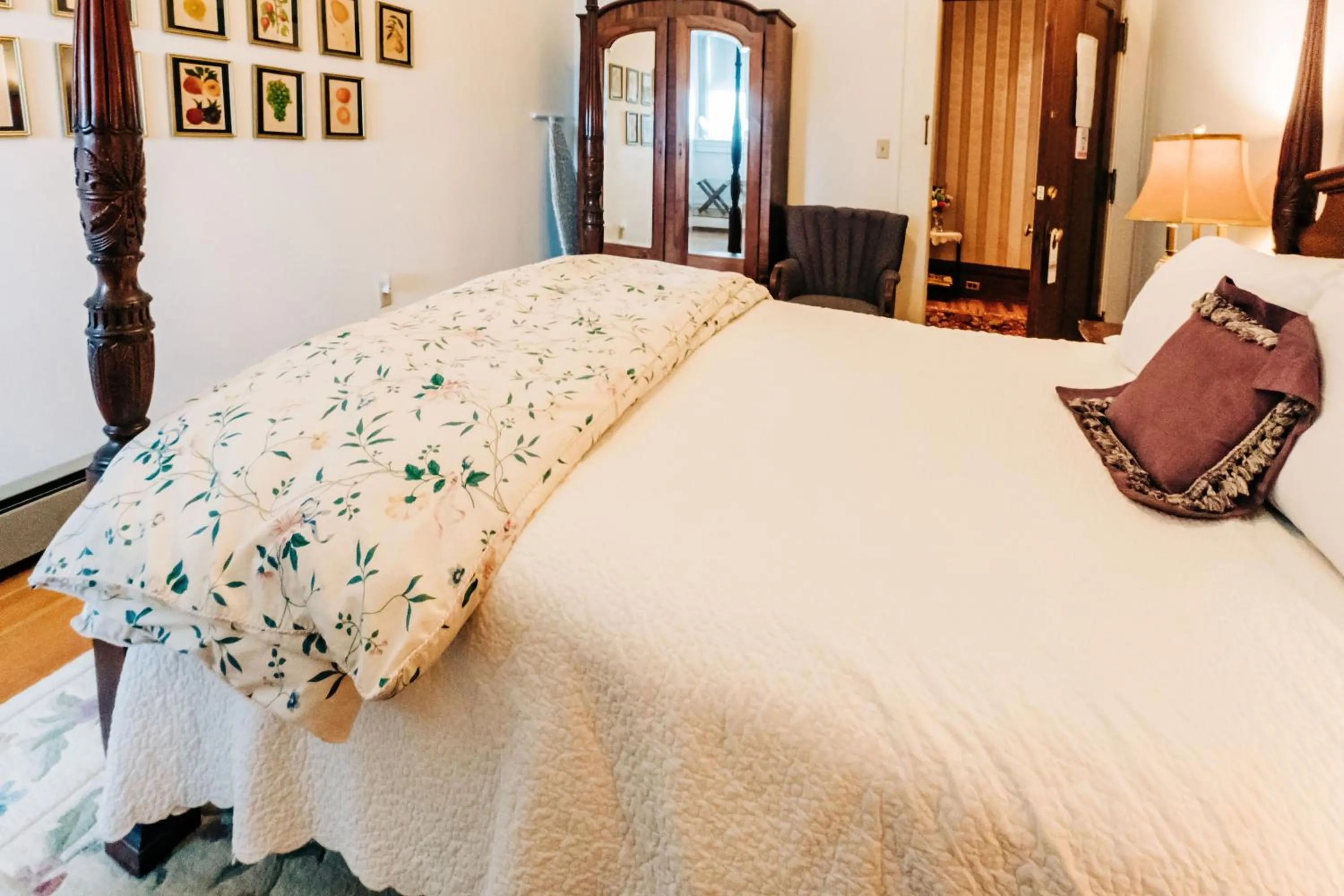 Bed in Mercersburg Inn