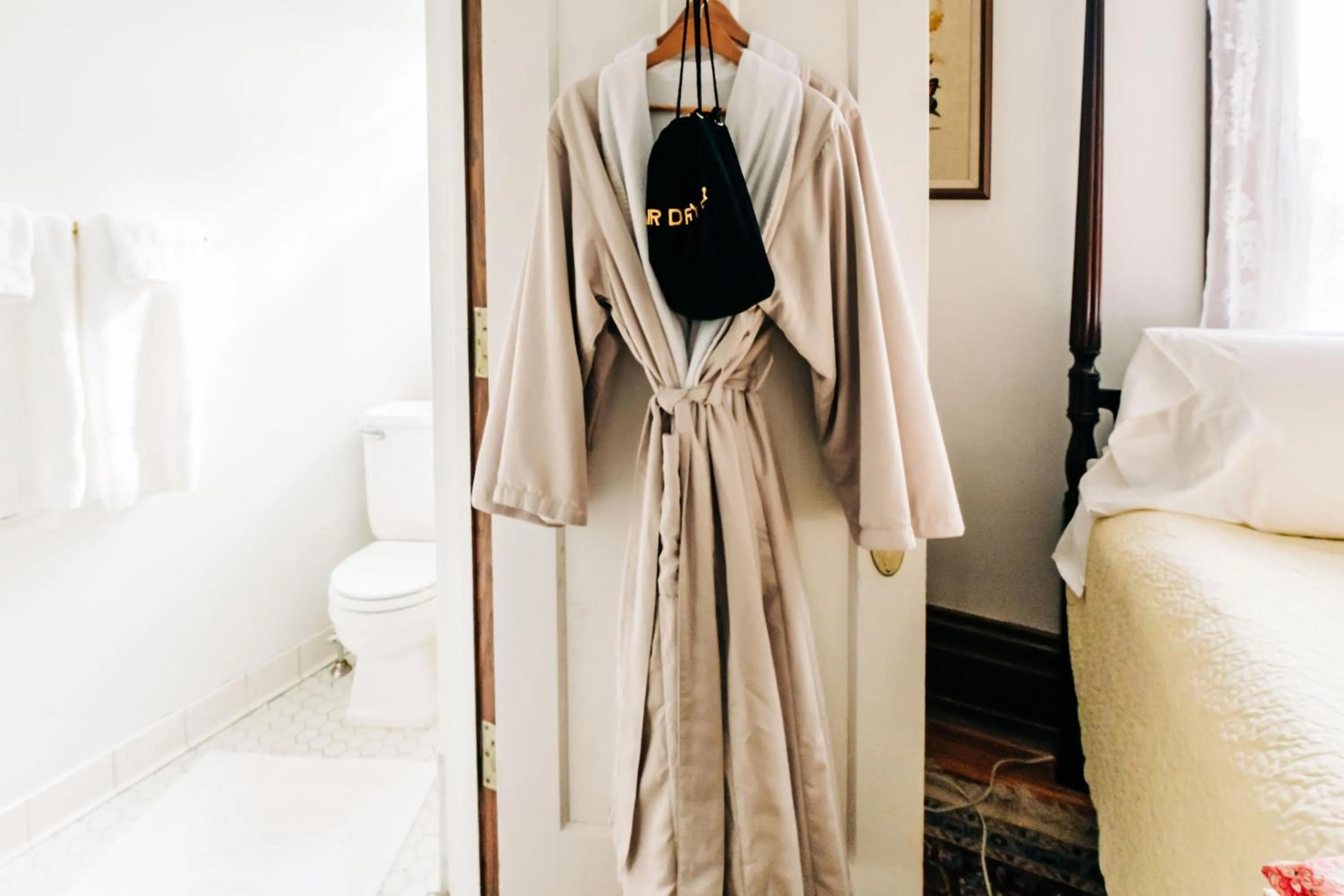 Bathroom, Bed in Mercersburg Inn