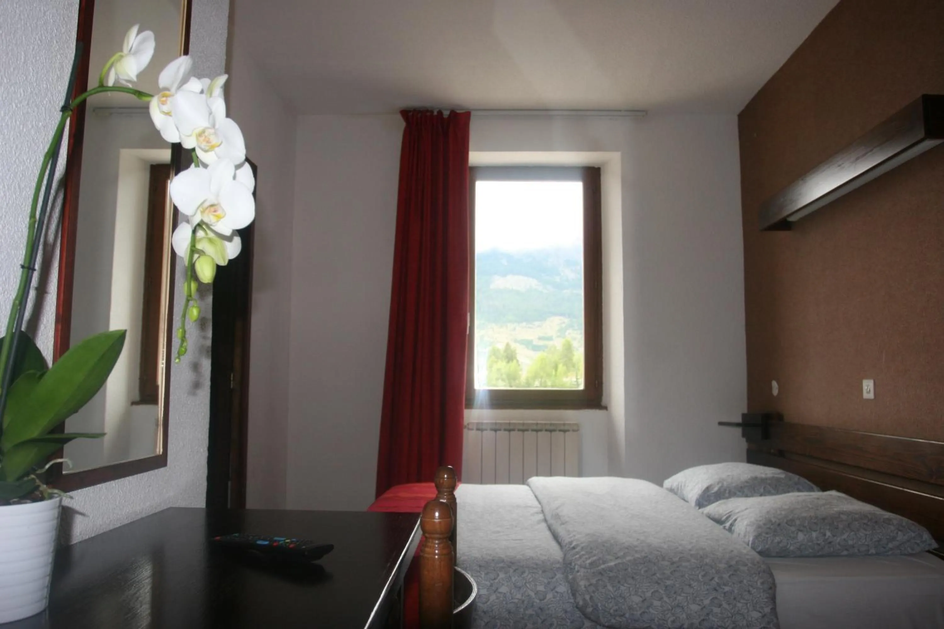 Bathroom, Bed in Hotel La Portette