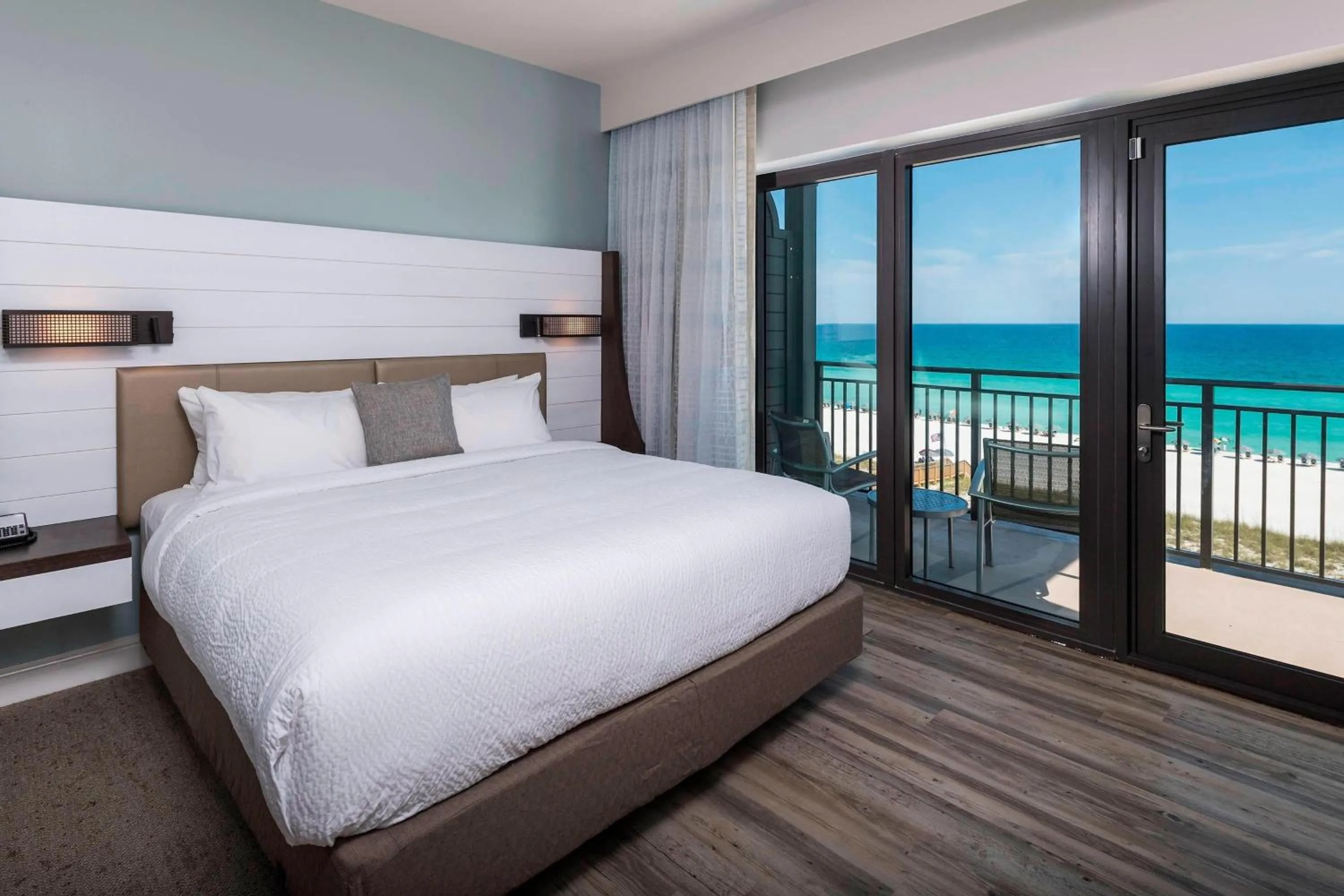 Bedroom, Bed in SpringHill Suites by Marriott Navarre Oceanfront