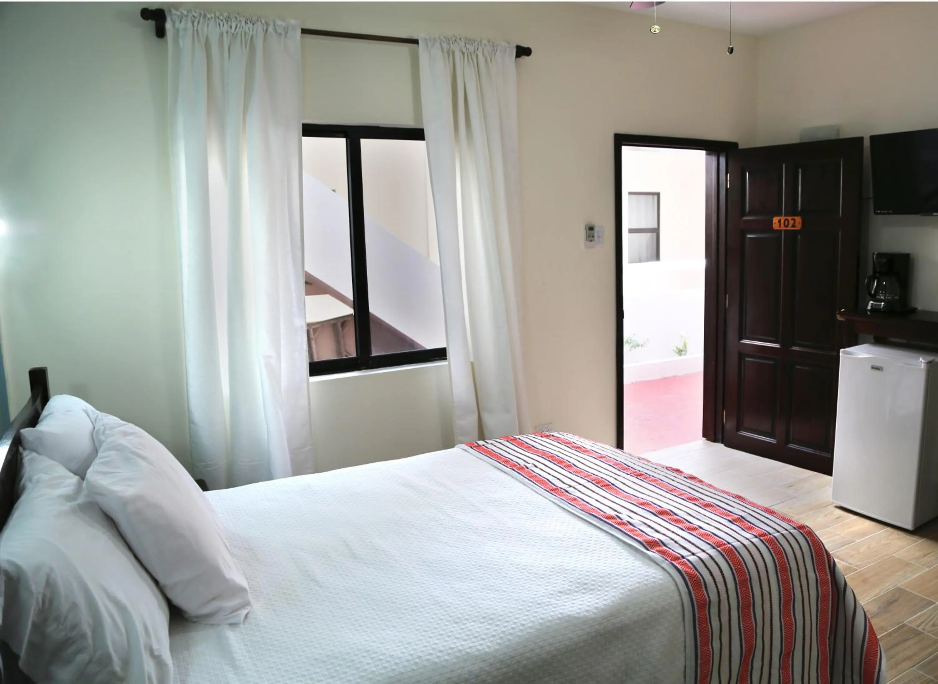 Bedroom, Bed in Jan's Hotel