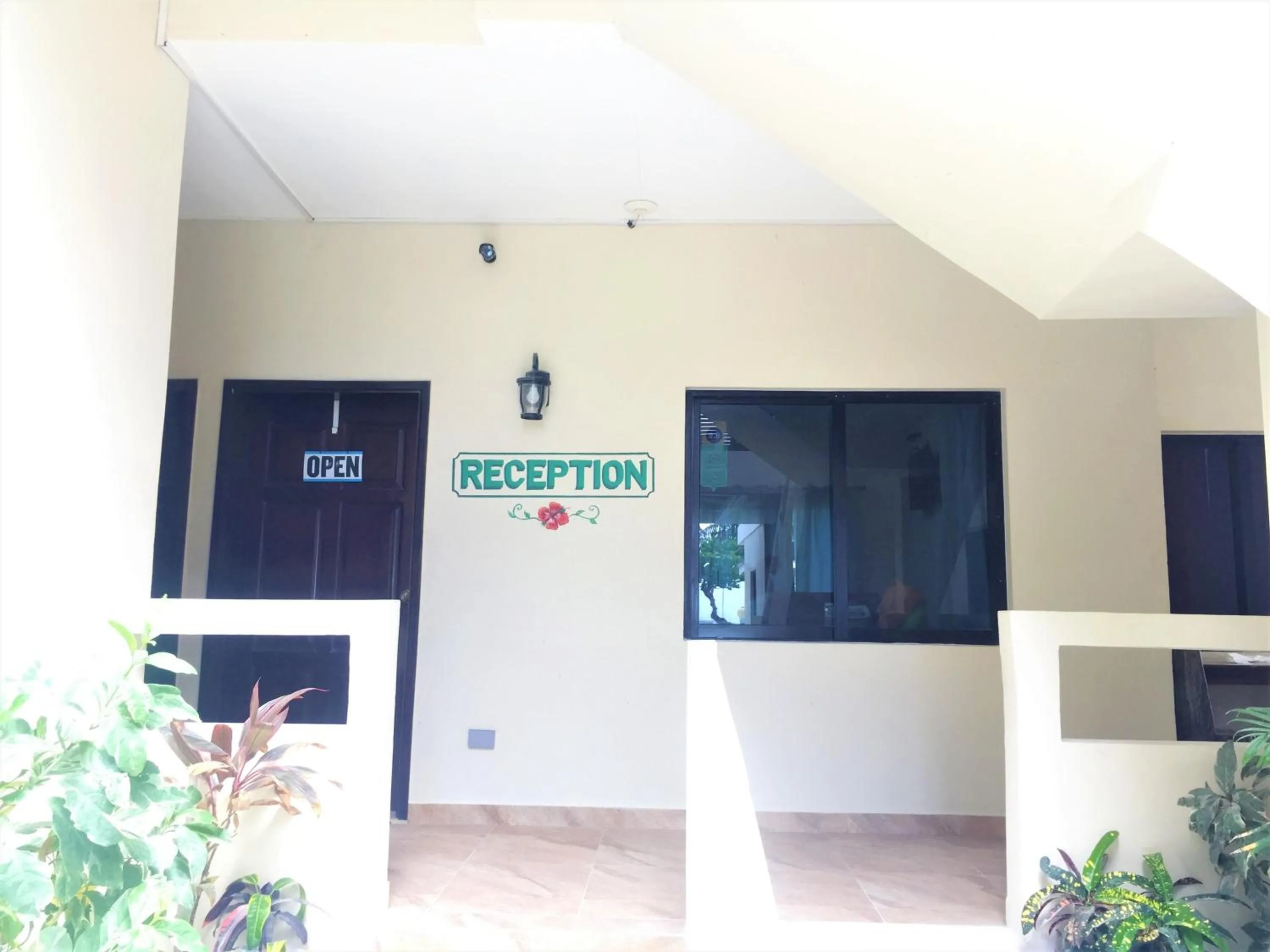 Facade/entrance in Jan's Hotel