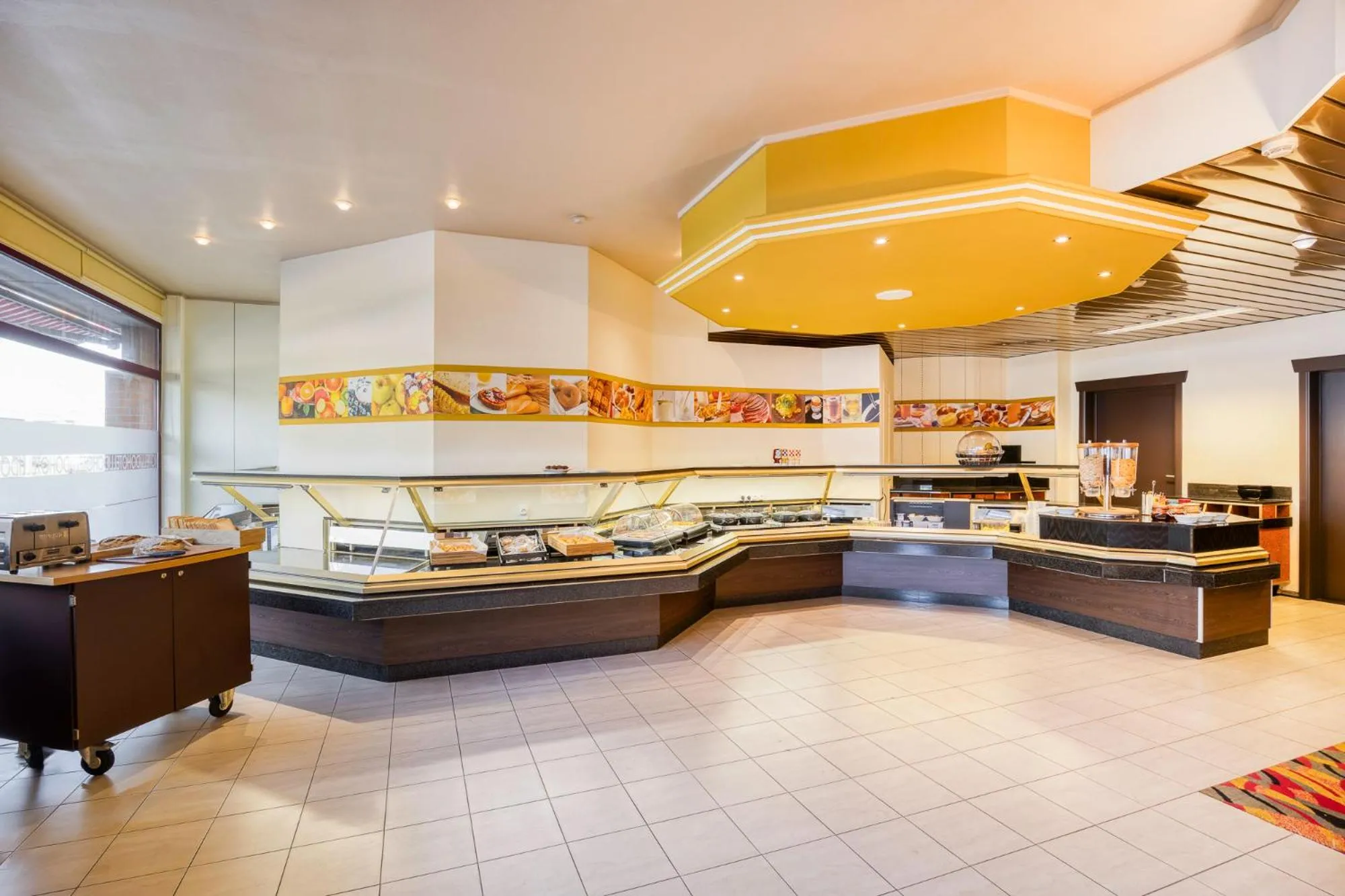 Breakfast in B&B HOTEL Mons Centre