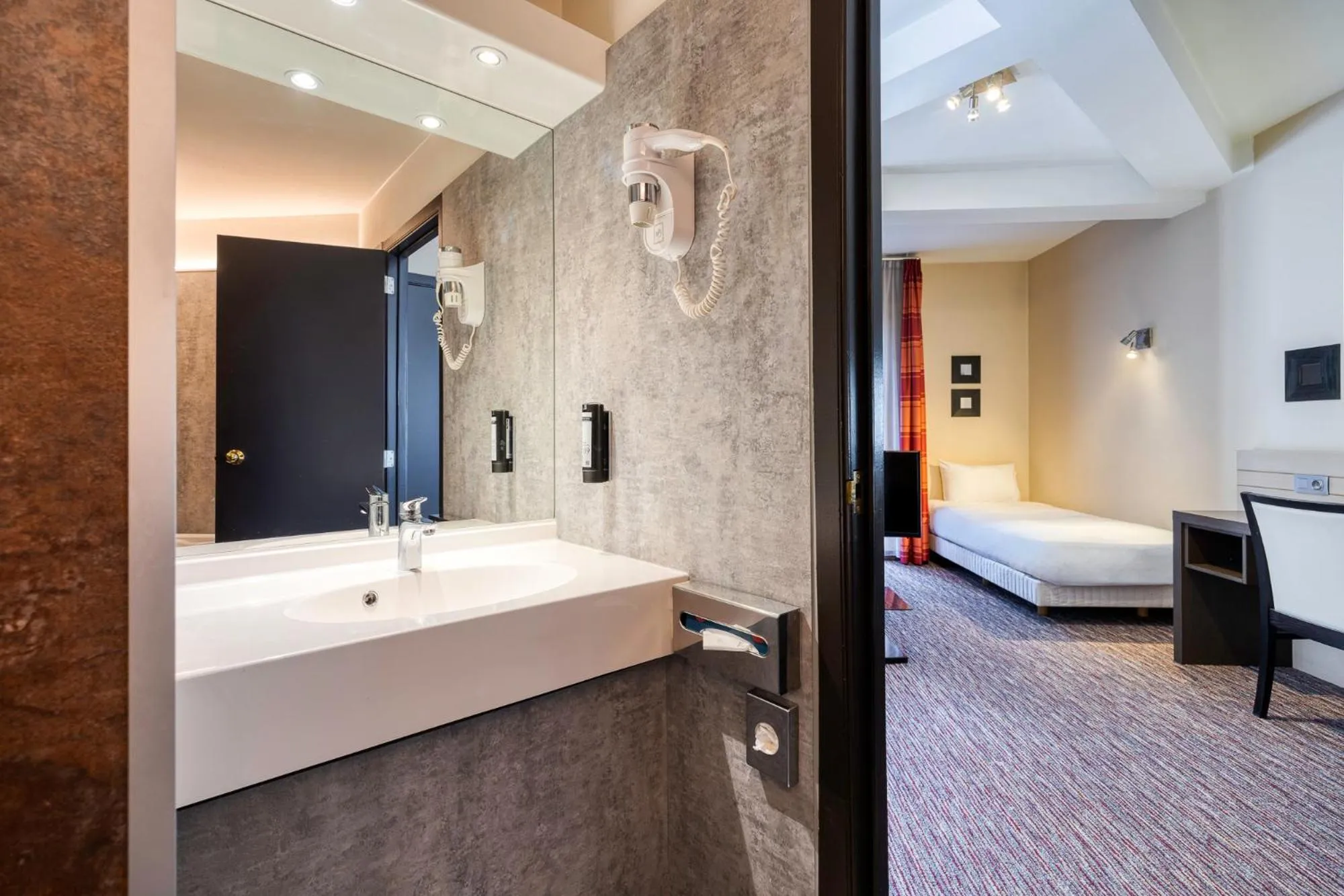 Bedroom, Bed in B&B HOTEL Mons Centre