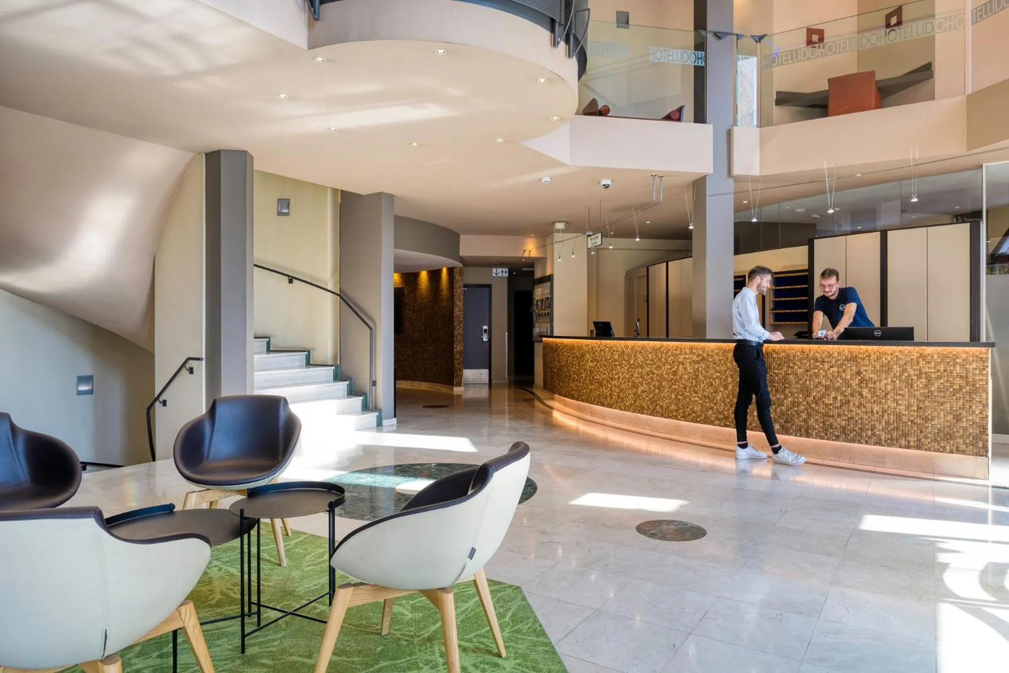 Lobby or reception in B&B HOTEL Mons Centre