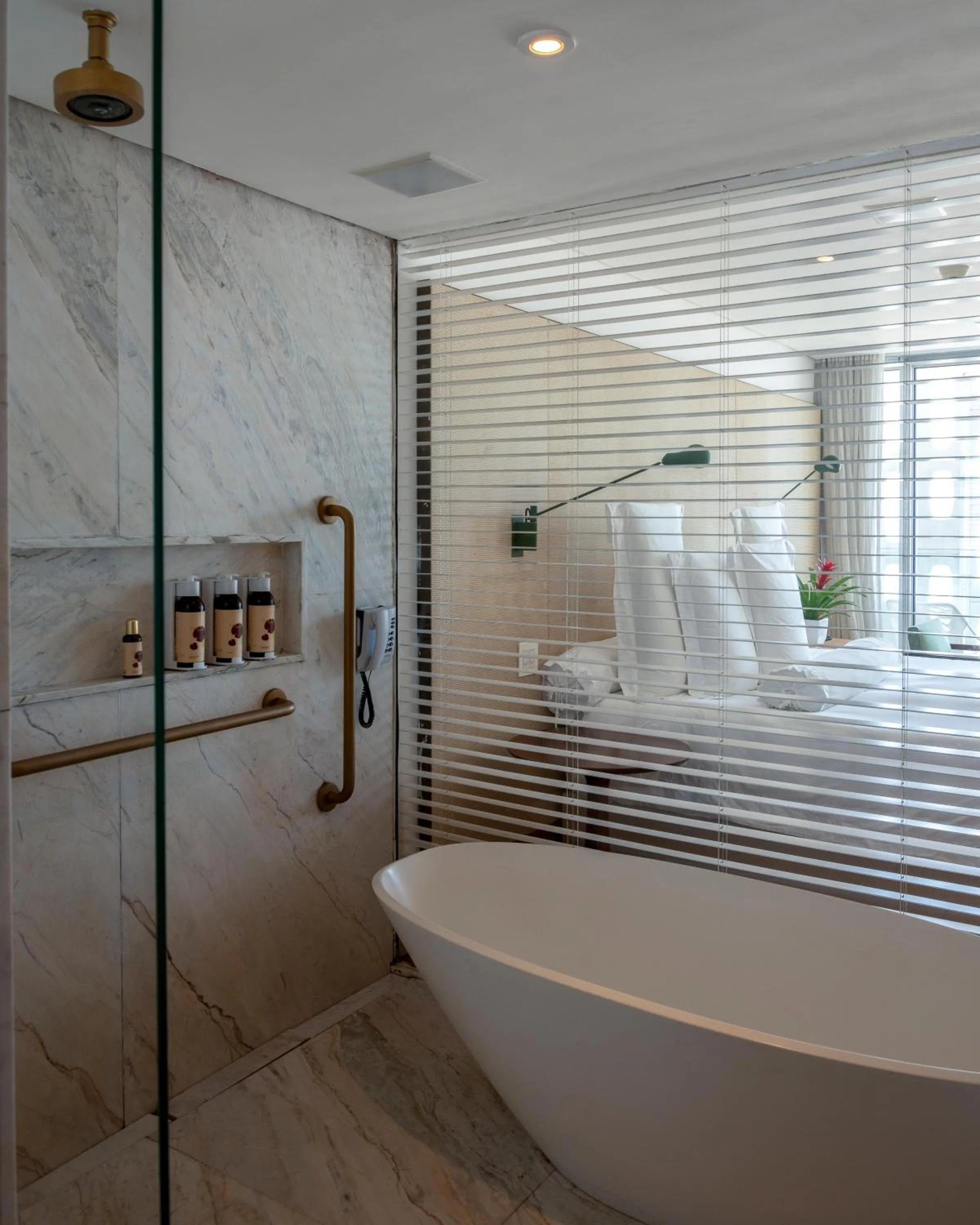 Shower in Emiliano Rio