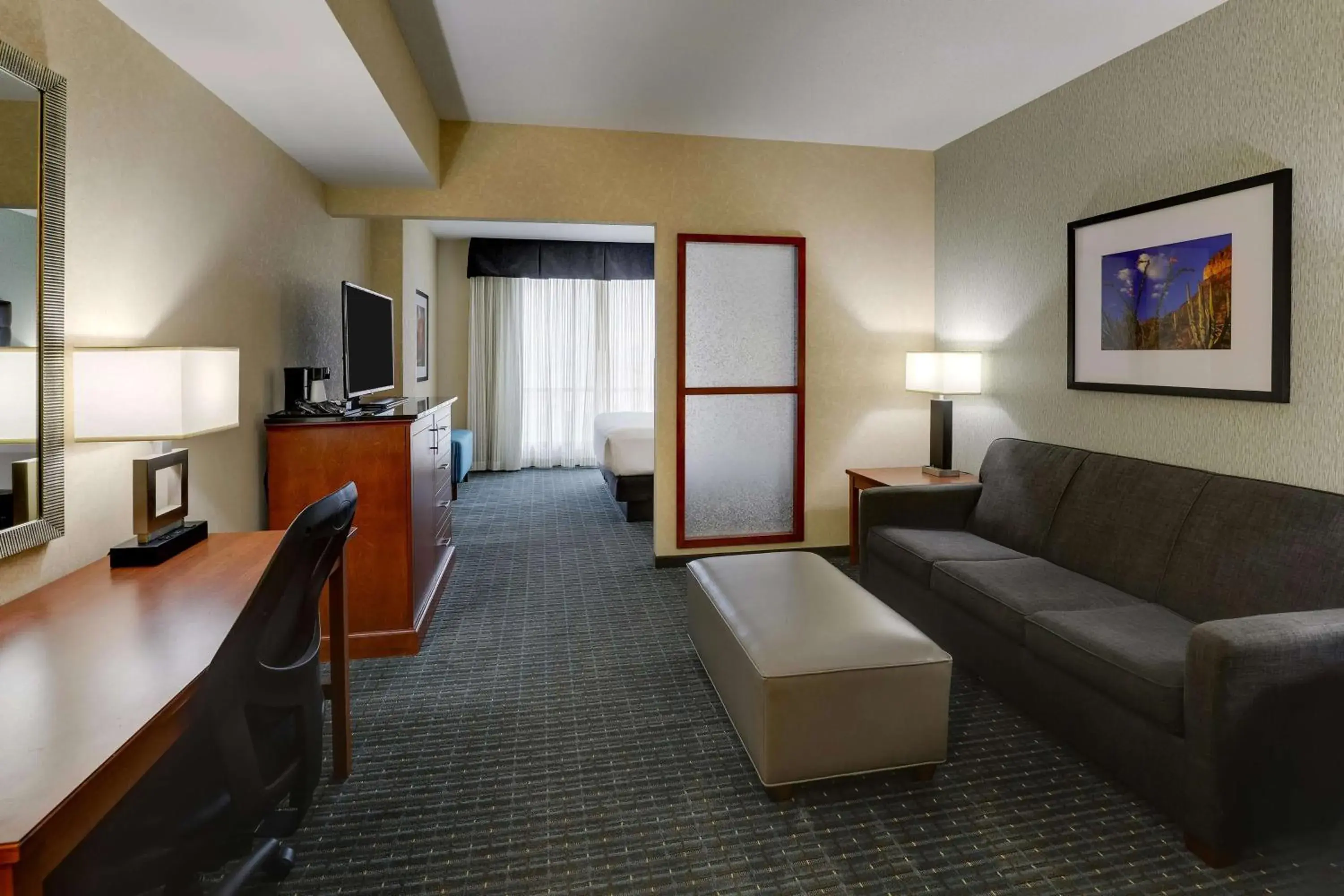 Superior King Room with Sofa Bed in Drury Inn & Suites Phoenix Chandler Fashion Center Superior King Room with Sofa Bed in Drury Inn & Suites Phoenix Chandler Fashion Center