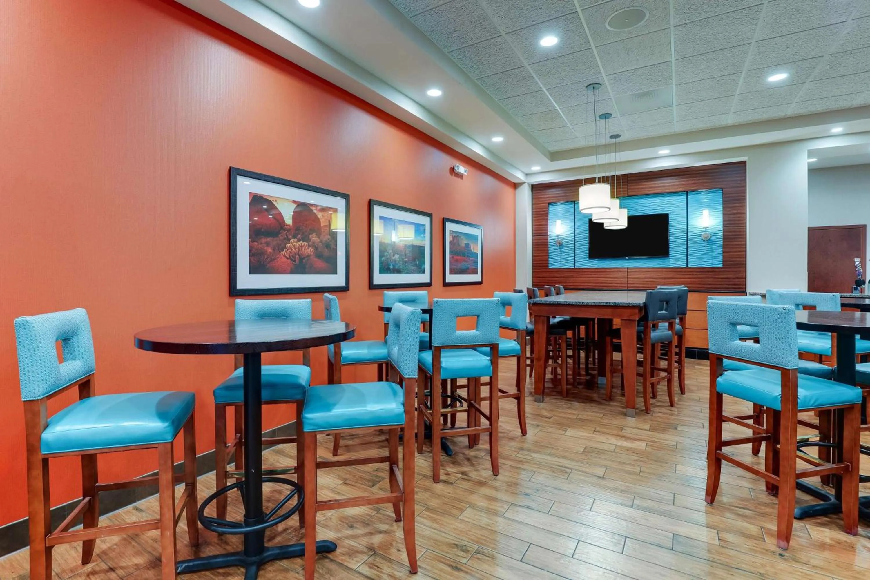 Breakfast in Drury Inn & Suites Phoenix Chandler Fashion Center