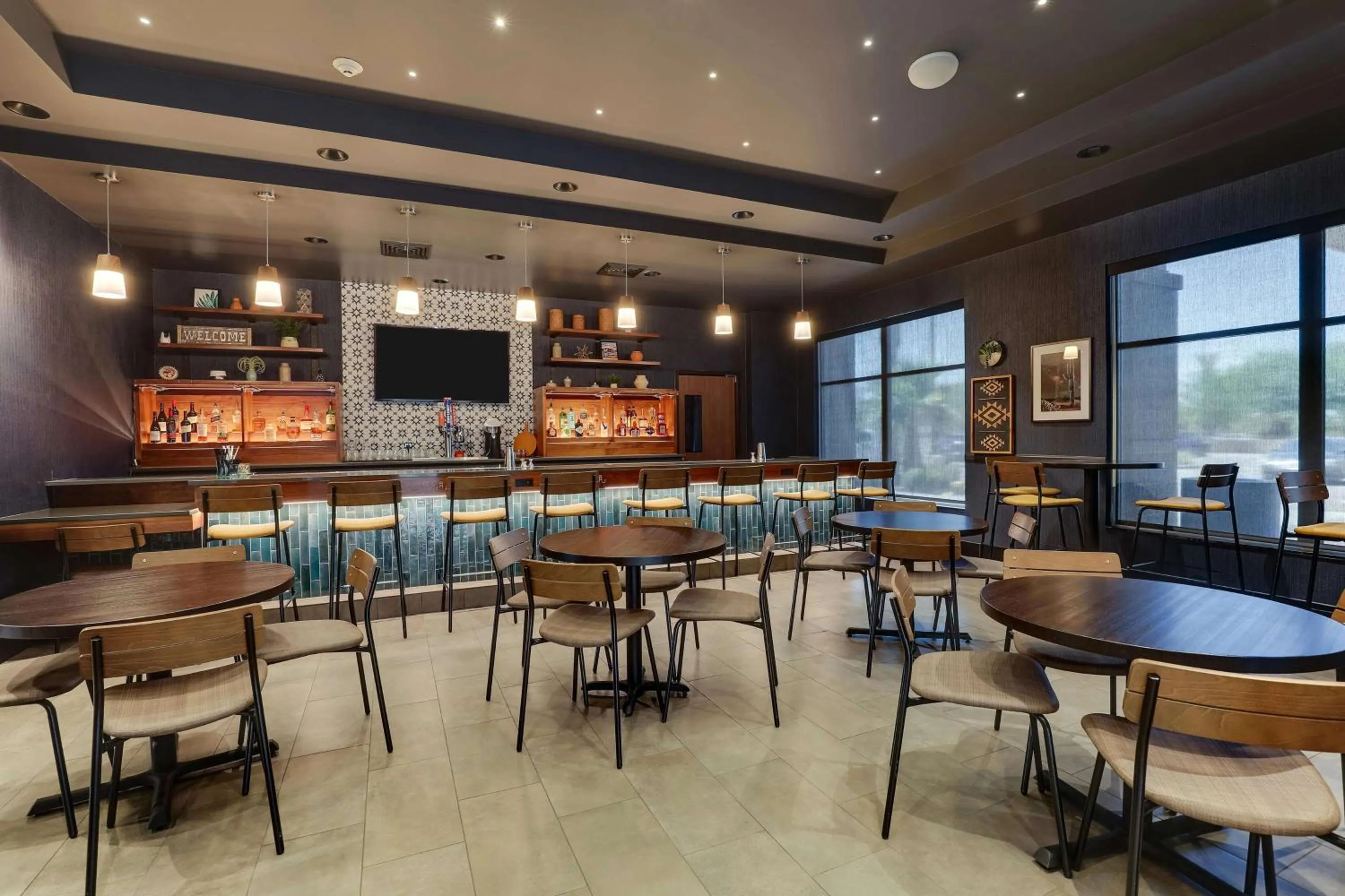 Lounge or bar in Drury Inn & Suites Phoenix Chandler Fashion Center