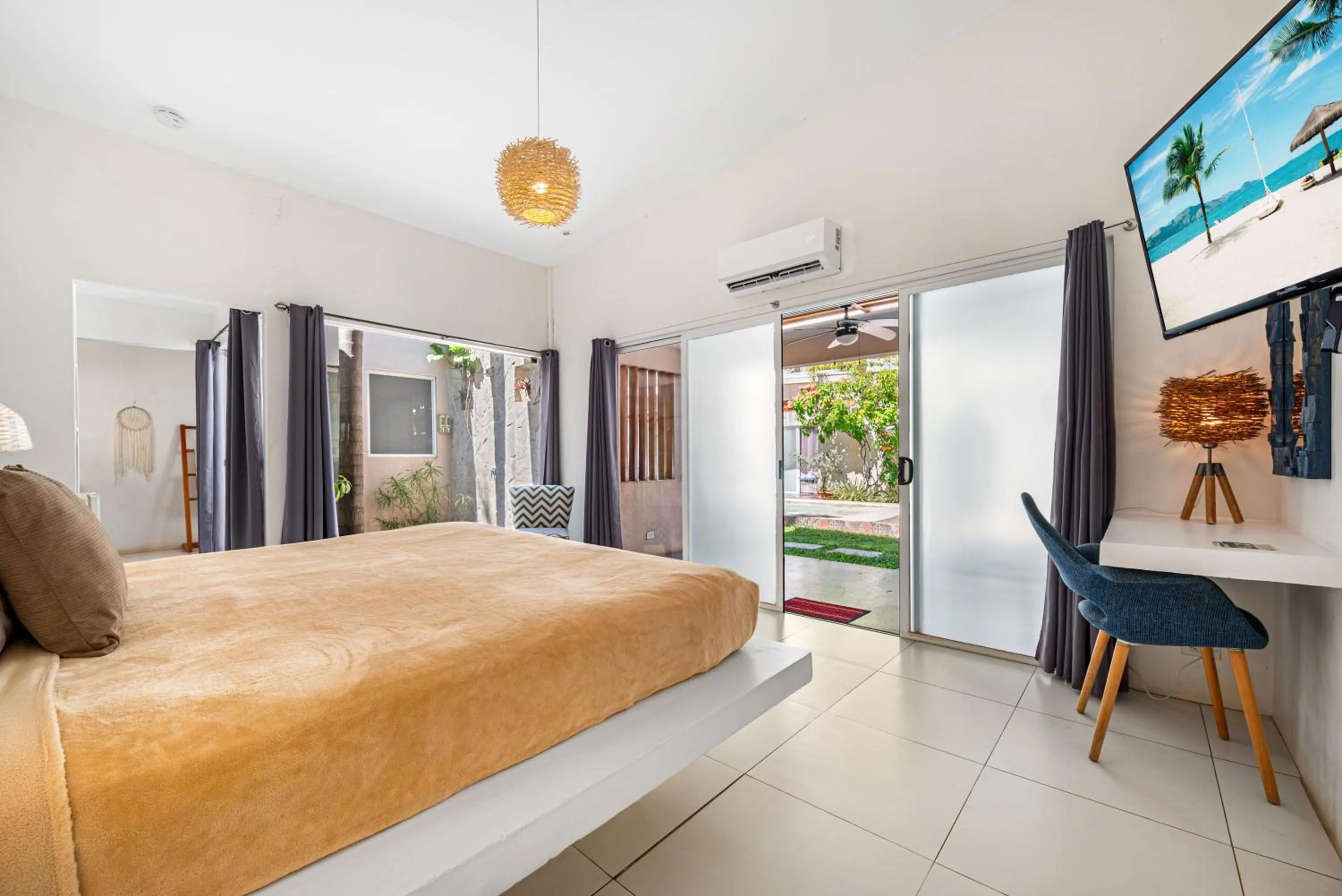 Bed in La Ramona Charming Hotel