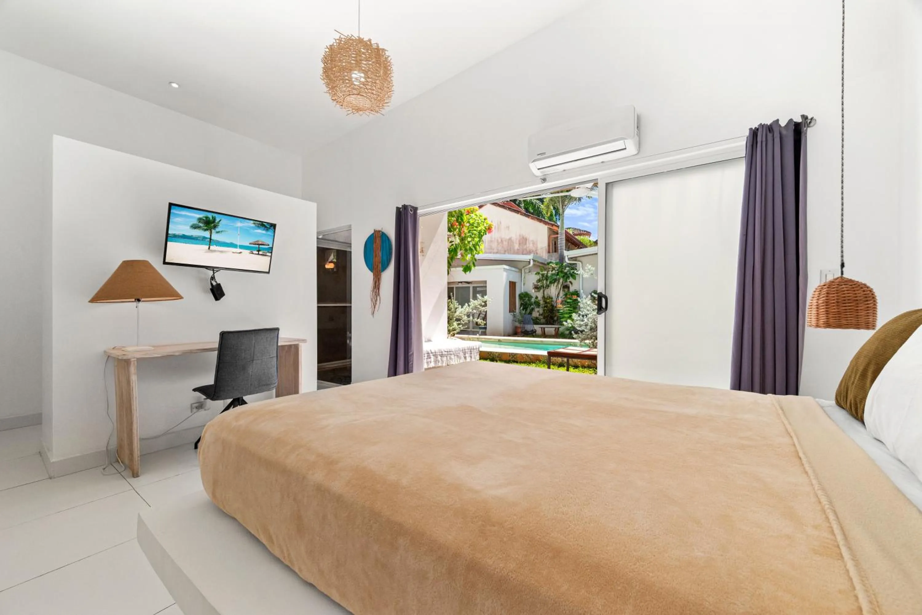 Bed in La Ramona Charming Hotel