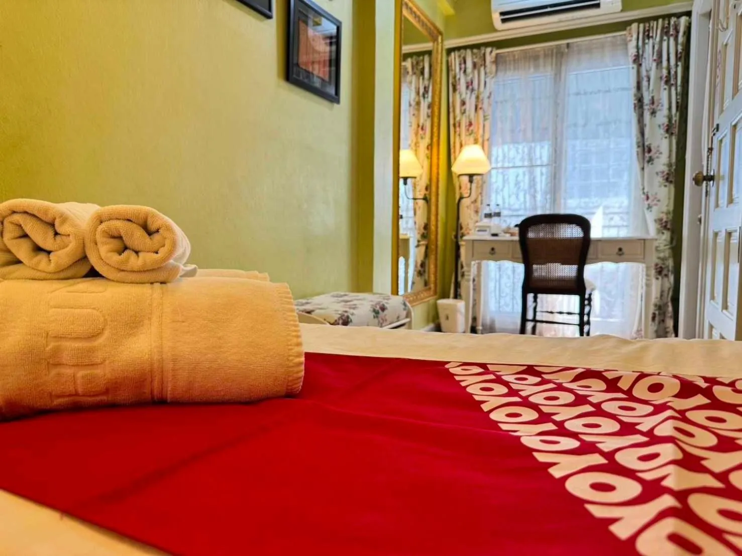 Bedroom, Bed in OYO 899 Villa De Hun