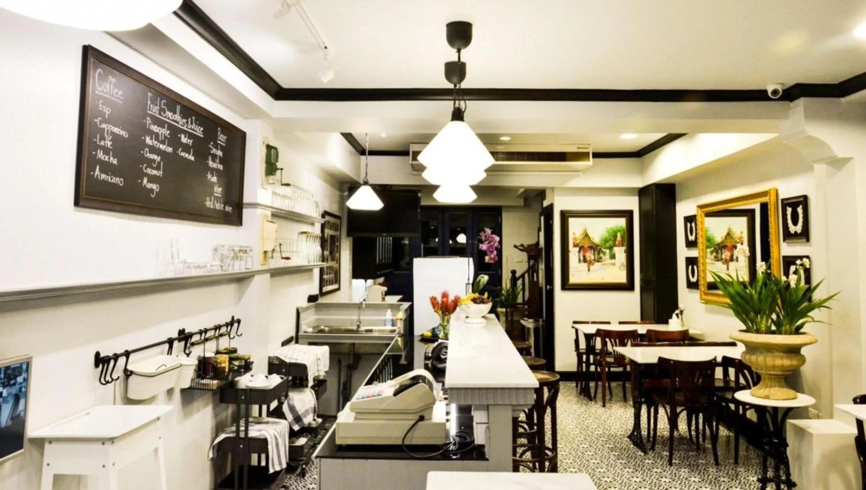 Restaurant/places to eat in OYO 899 Villa De Hun