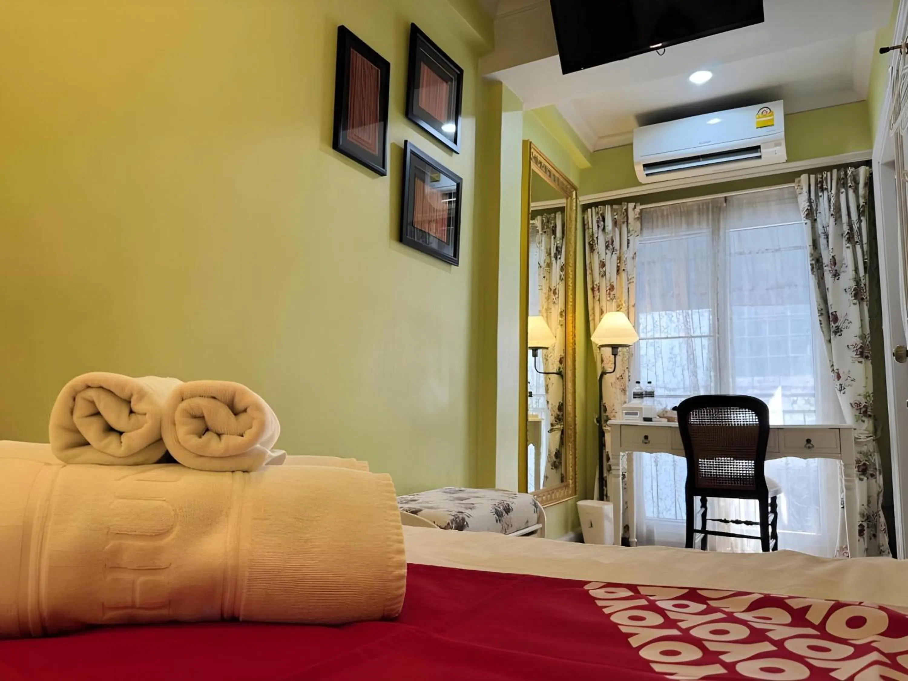 Photo of the whole room, Bed in OYO 899 Villa De Hun