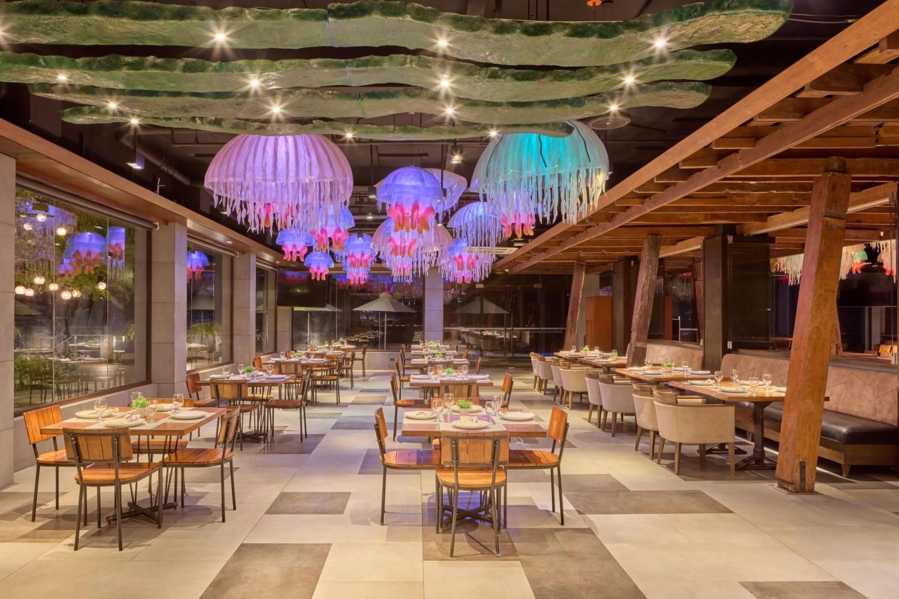 Restaurant/places to eat in Two Seasons Coron Bayside Hotel